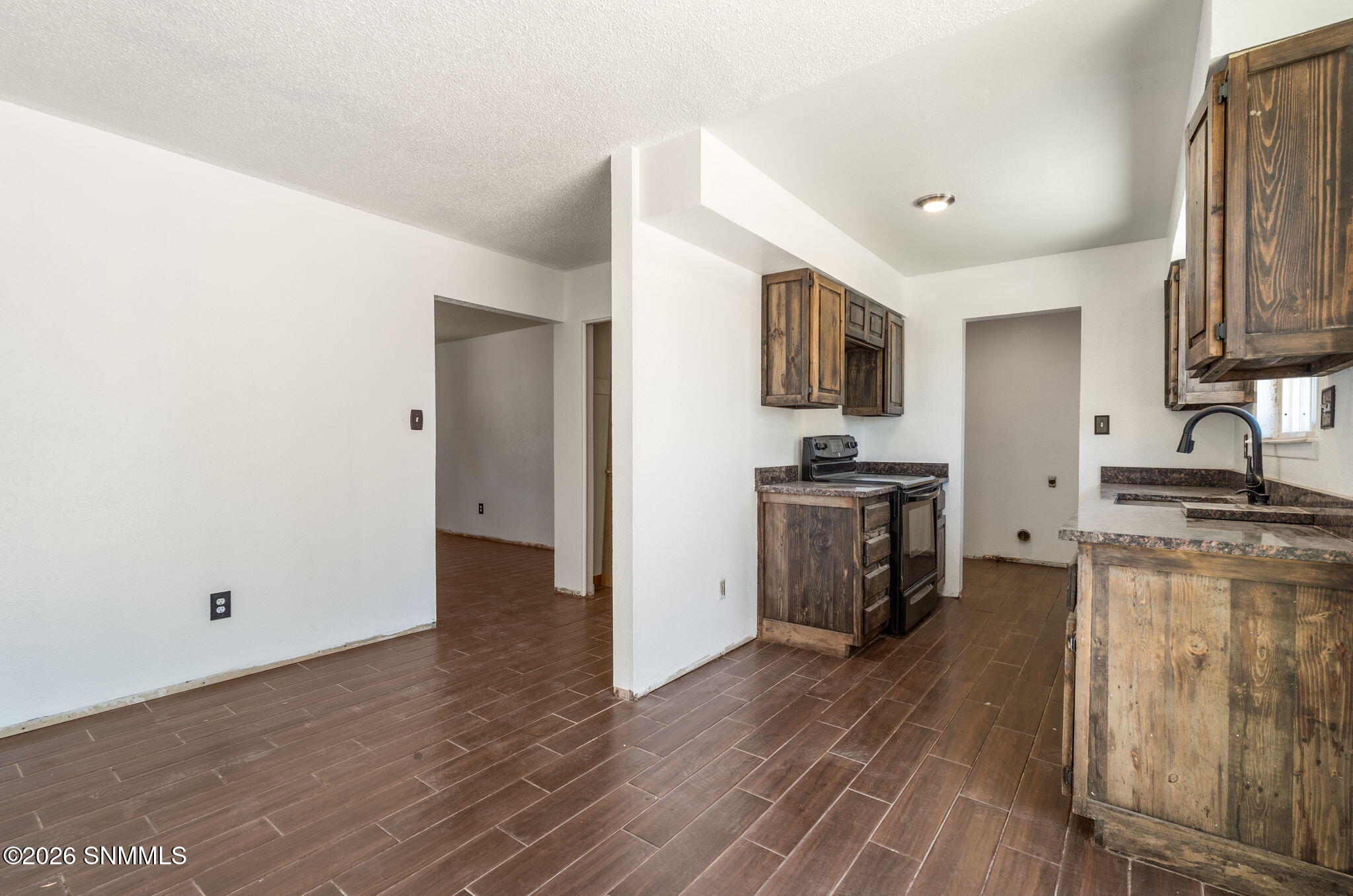 7-web-or-mls-1807-debra-st
