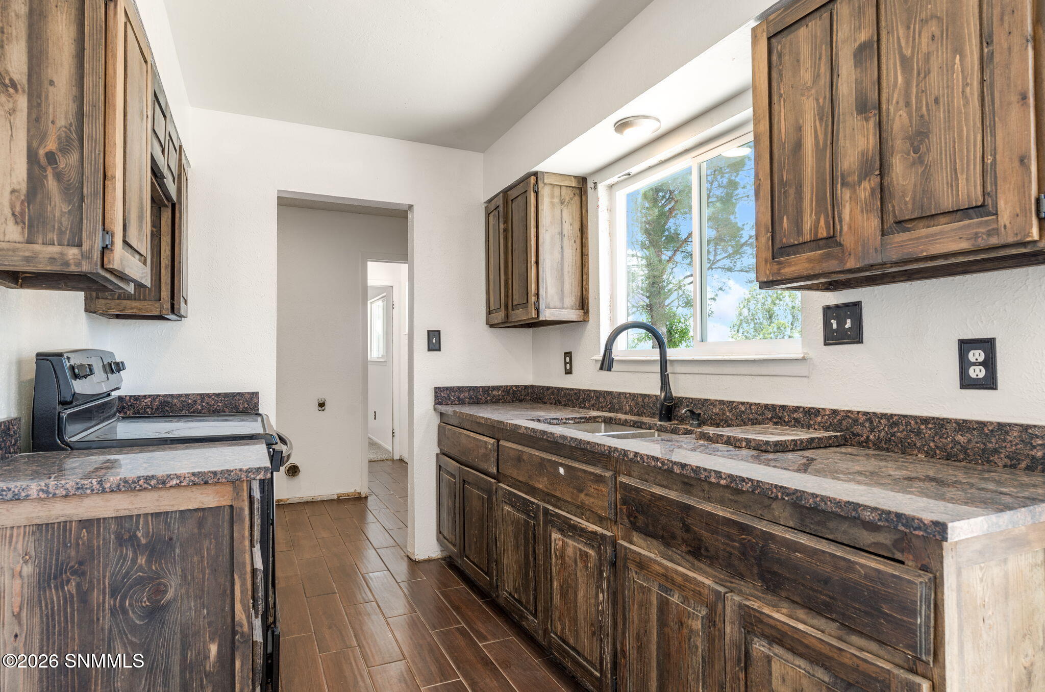 9-web-or-mls-1807-debra-st