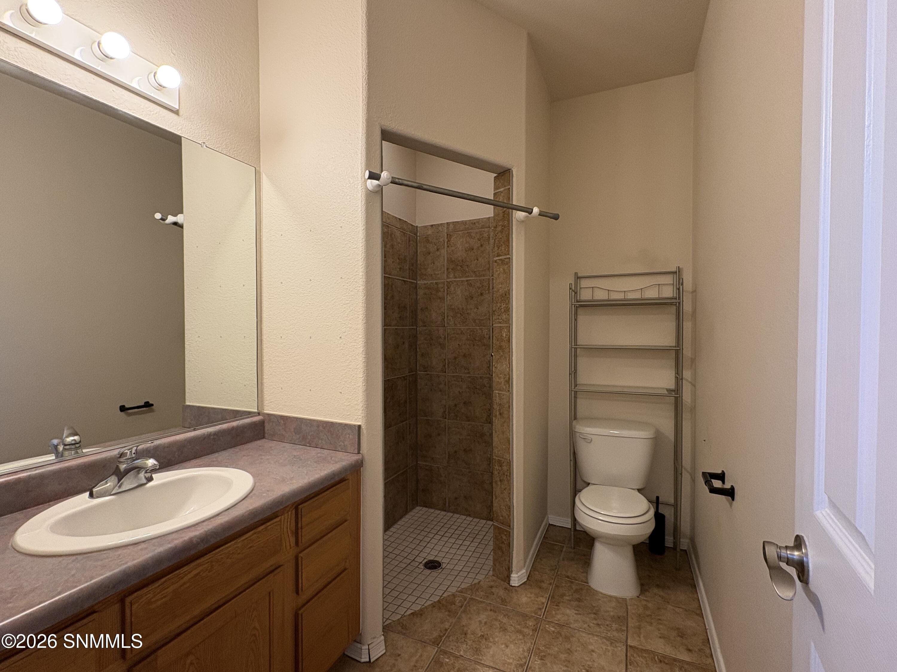 Third Bathroom (en-suite)