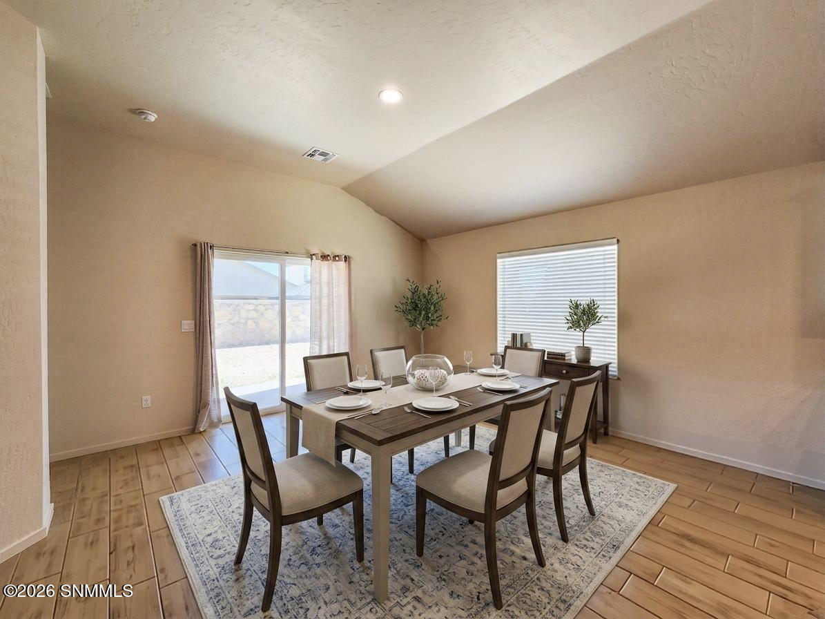 21-Staged dining room