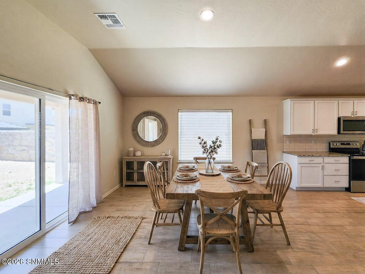 23-Staged dining 2
