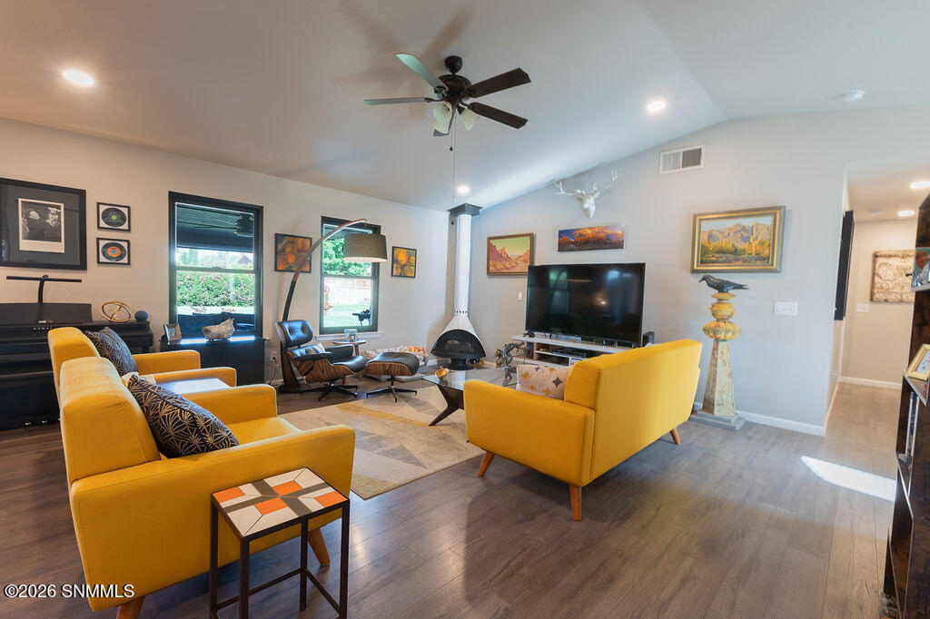 5612centurylane--7