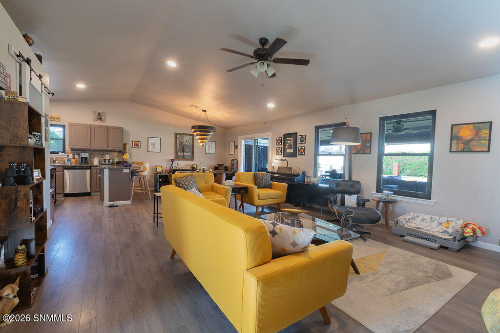 5612centurylane--8