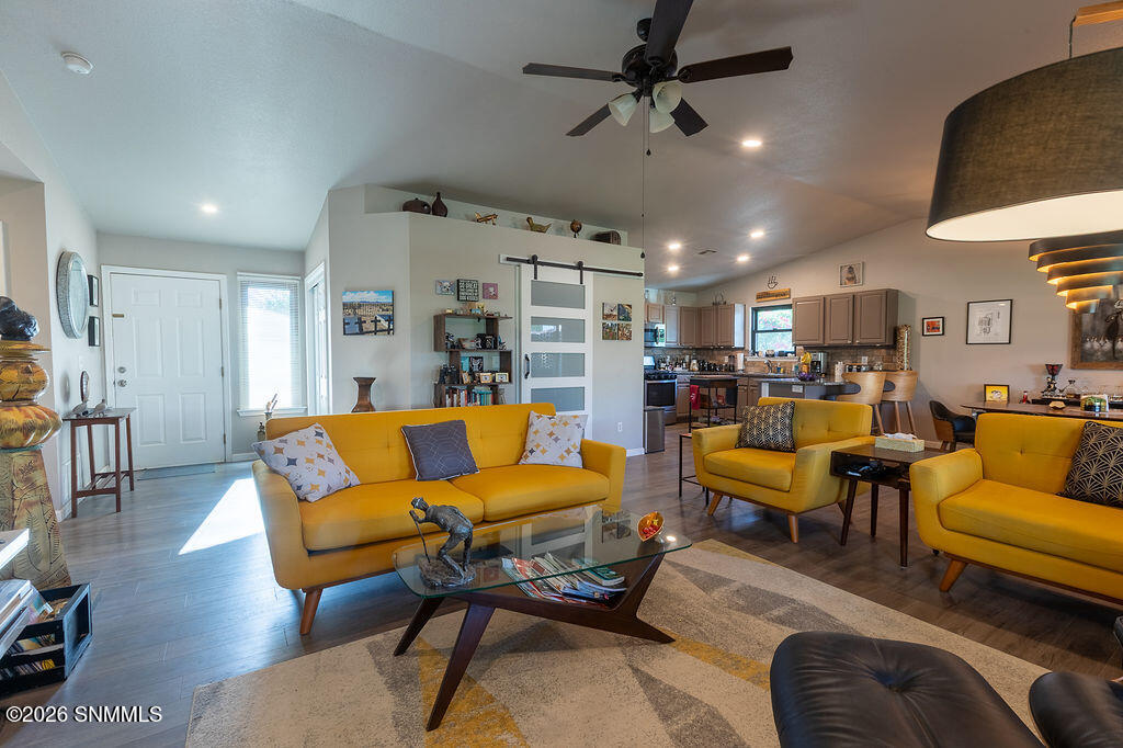 5612centurylane--9