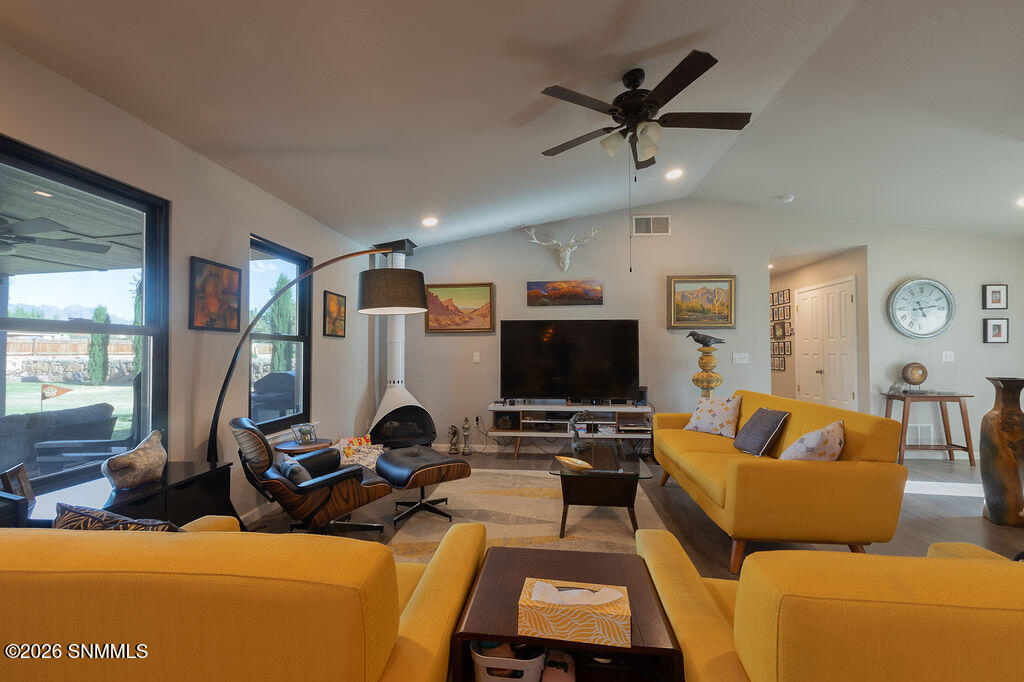 5612centurylane--6
