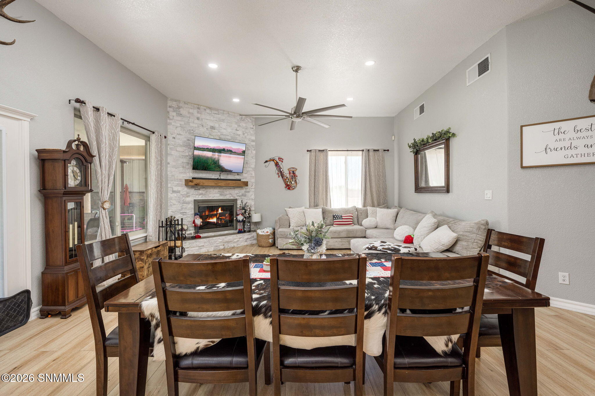 8-web-or-mls-Snappin Homes (DocBar3290)-