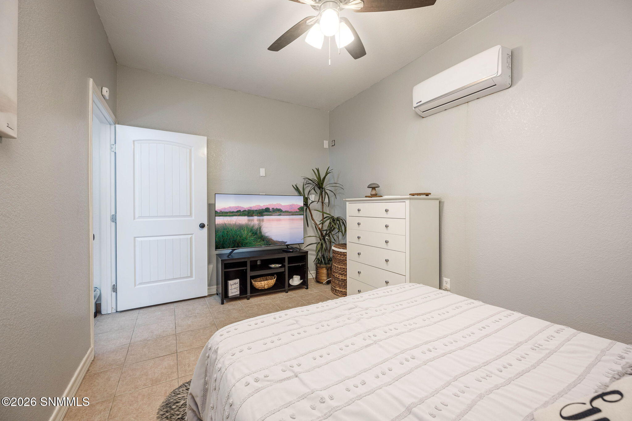52-web-or-mls-Snappin Homes (DocBar3290)