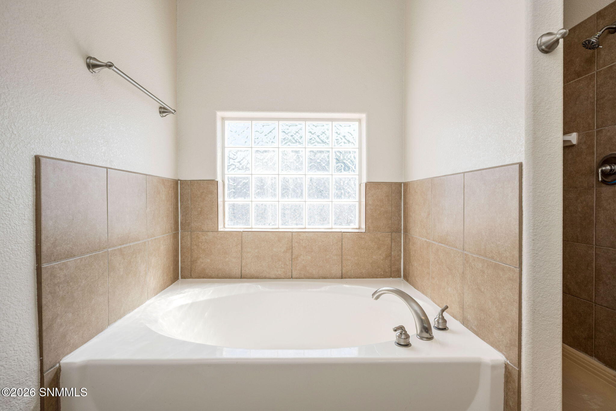 35-web-or-mls-Snappin Homes (Mesita4634)