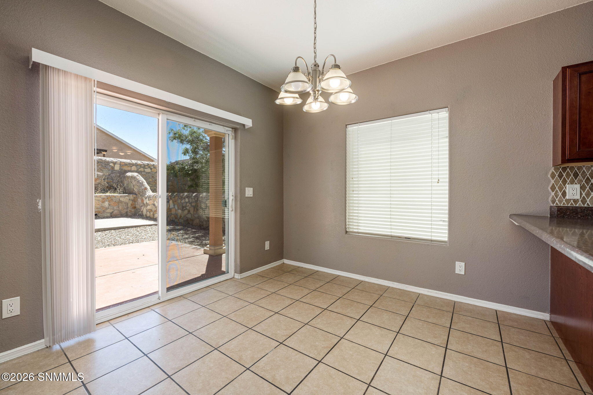 12-web-or-mls-Snappin Homes (Mesita4634)