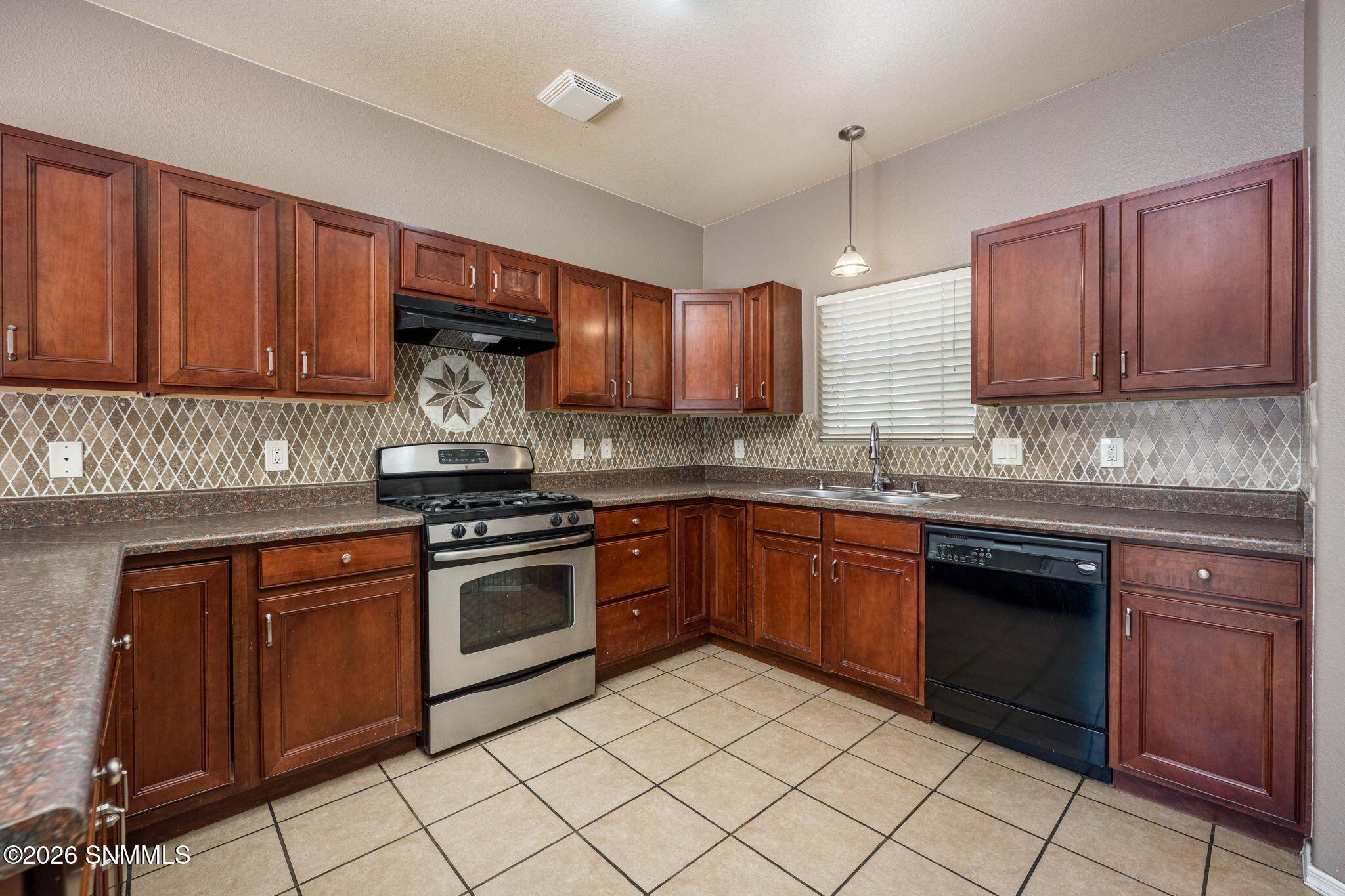 14-web-or-mls-Snappin Homes (Mesita4634)