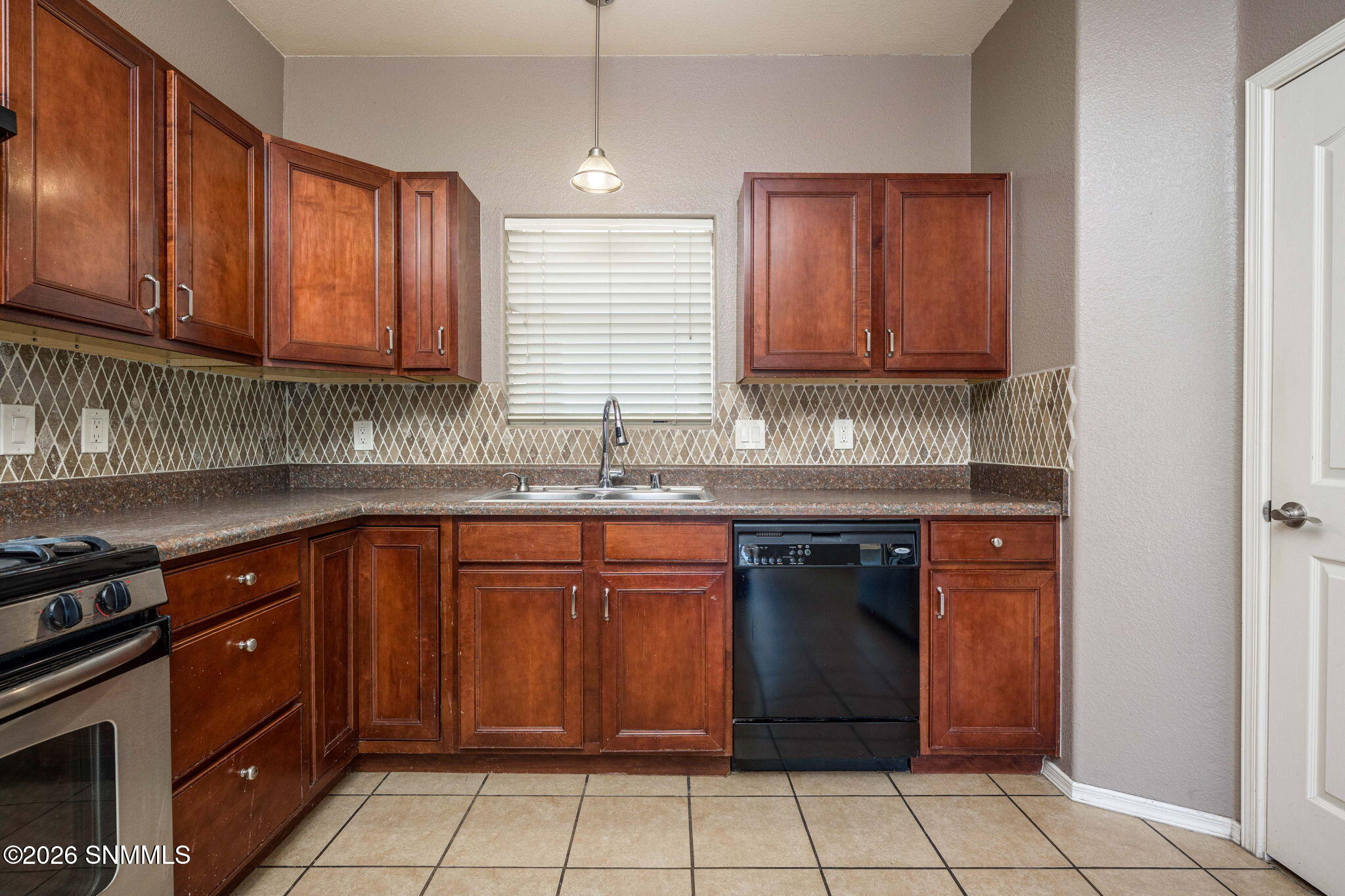 16-web-or-mls-Snappin Homes (Mesita4634)