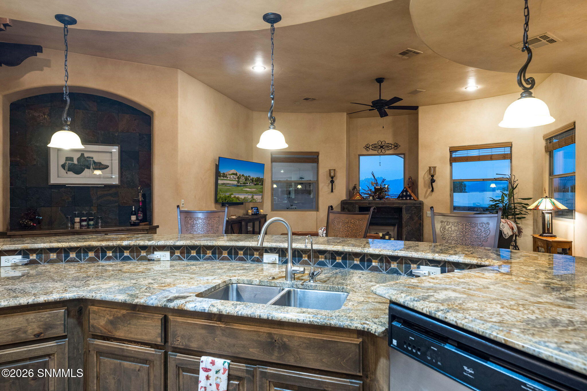 25-web-or-mls-Snappin Homes (Degas8243)-