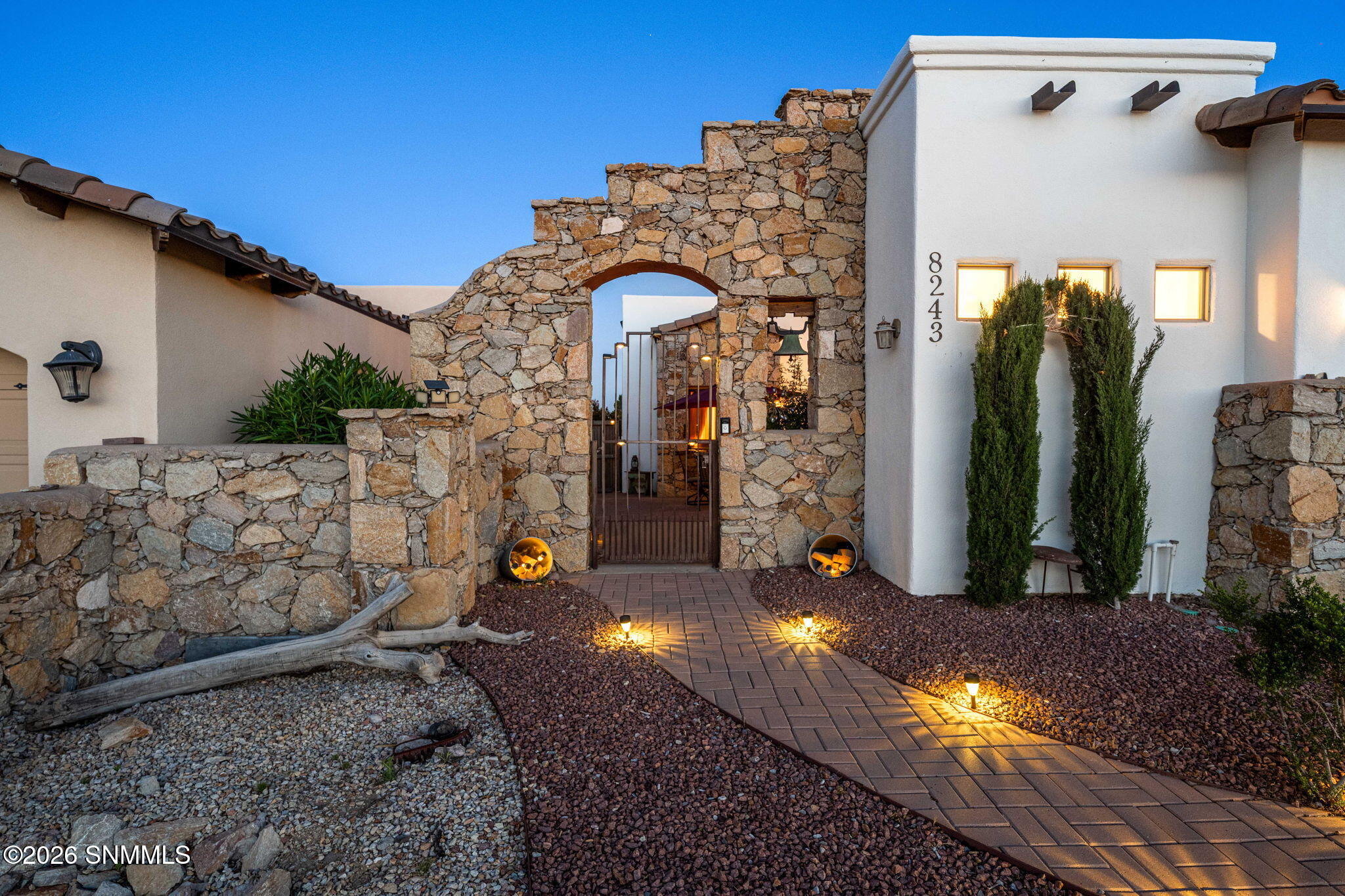 3-web-or-mls-Snappin Homes (Degas8243)-3