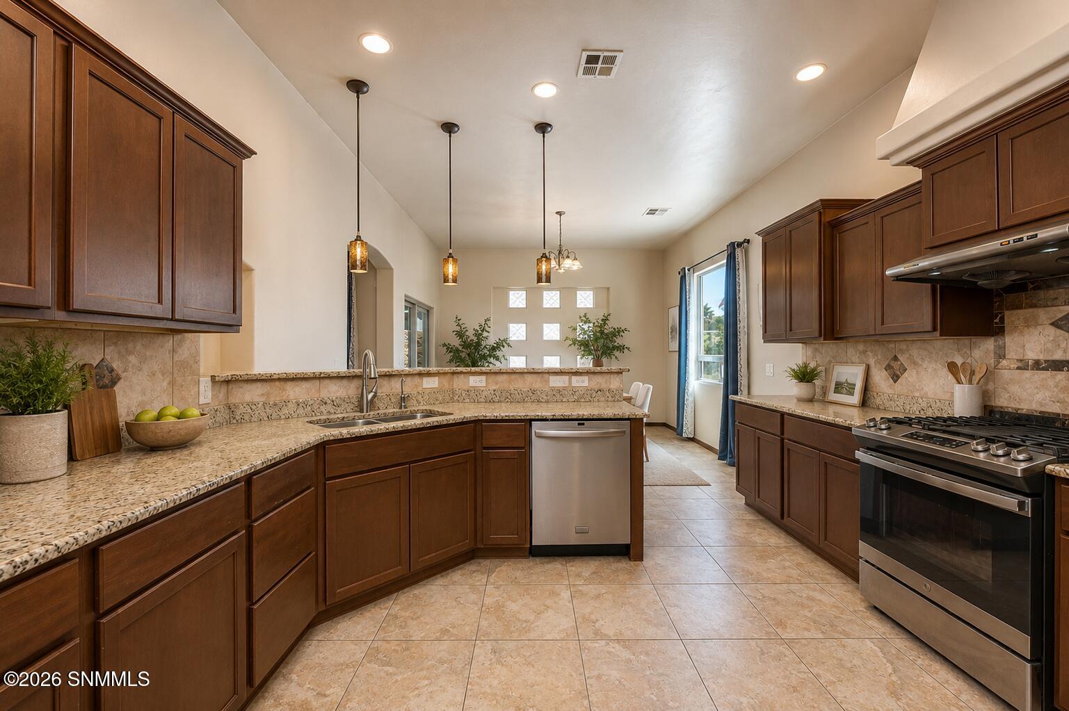 Kitchen pic 2