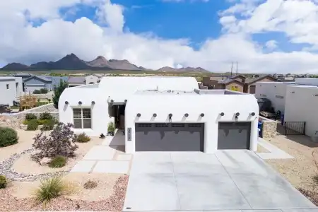 3779 Santa Julia Road, Las Cruces, New Mexico 88012, 3 Bedrooms Bedrooms, ,2 BathroomsBathrooms,Residential,For Sale,Santa Julia,2601619