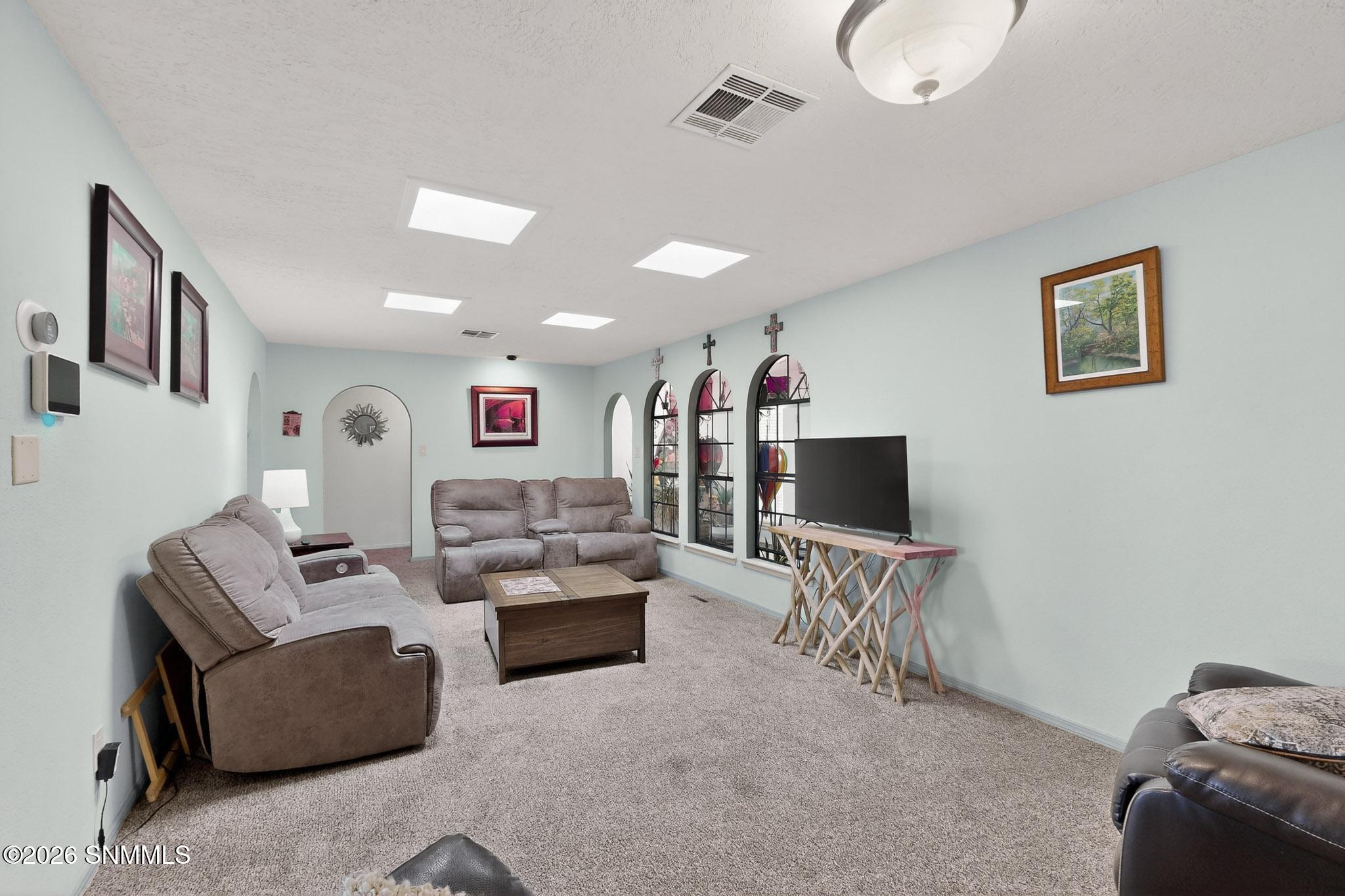 11c 17-3D-Casas-3041-Missouri-Ave-031920