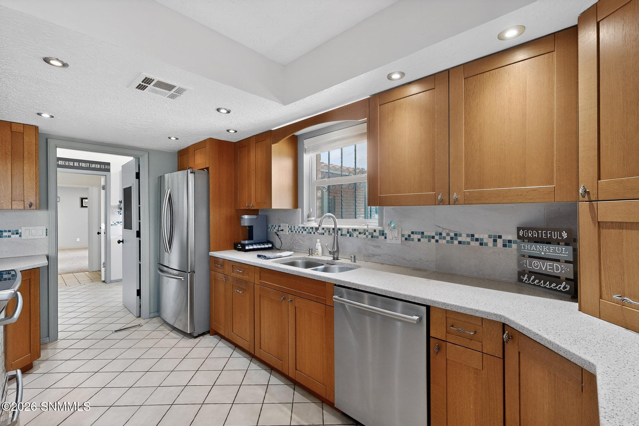 12b 20-3D-Casas-3041-Missouri-Ave-031920