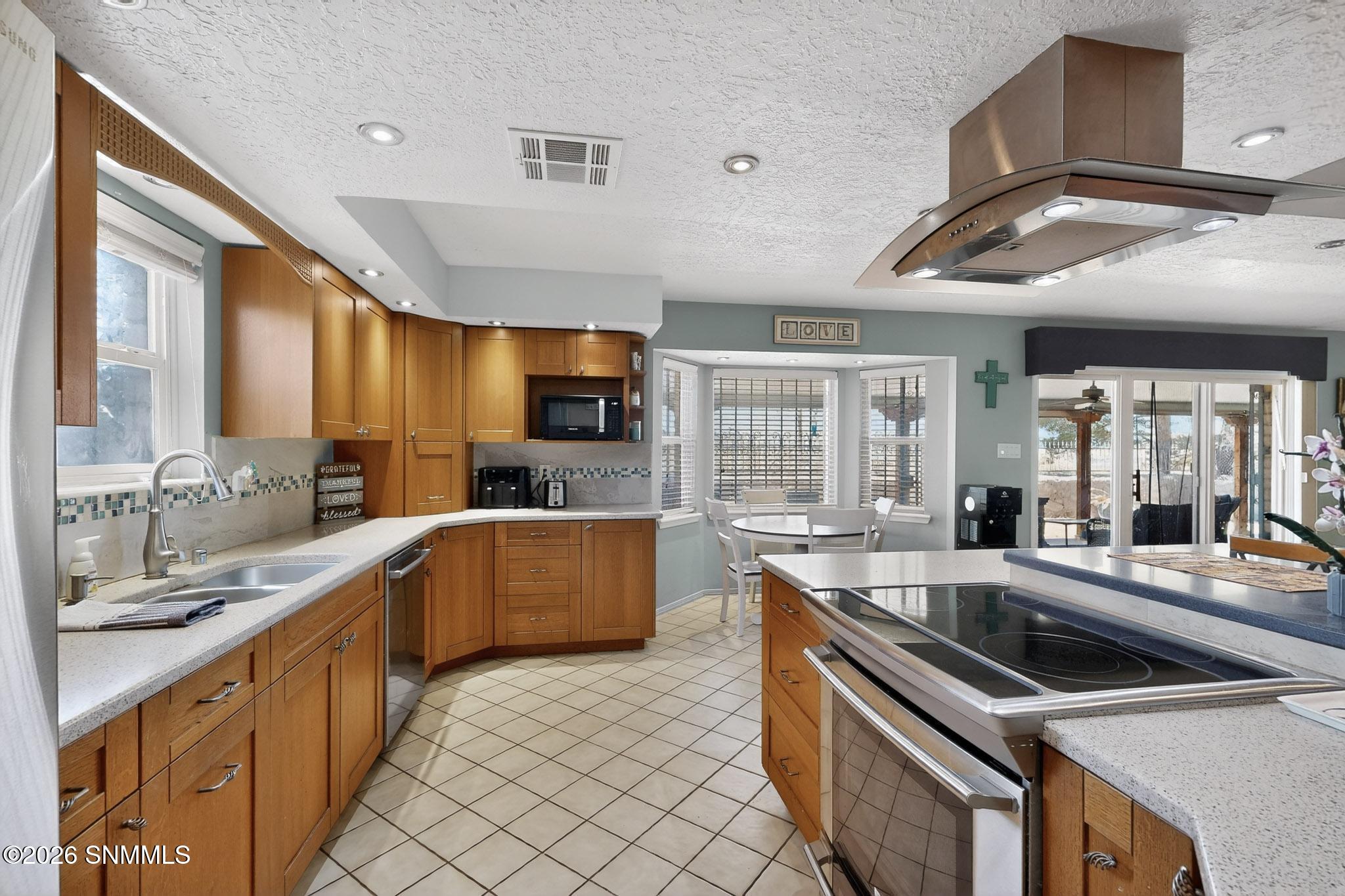 12e 23-3D-Casas-3041-Missouri-Ave-031920