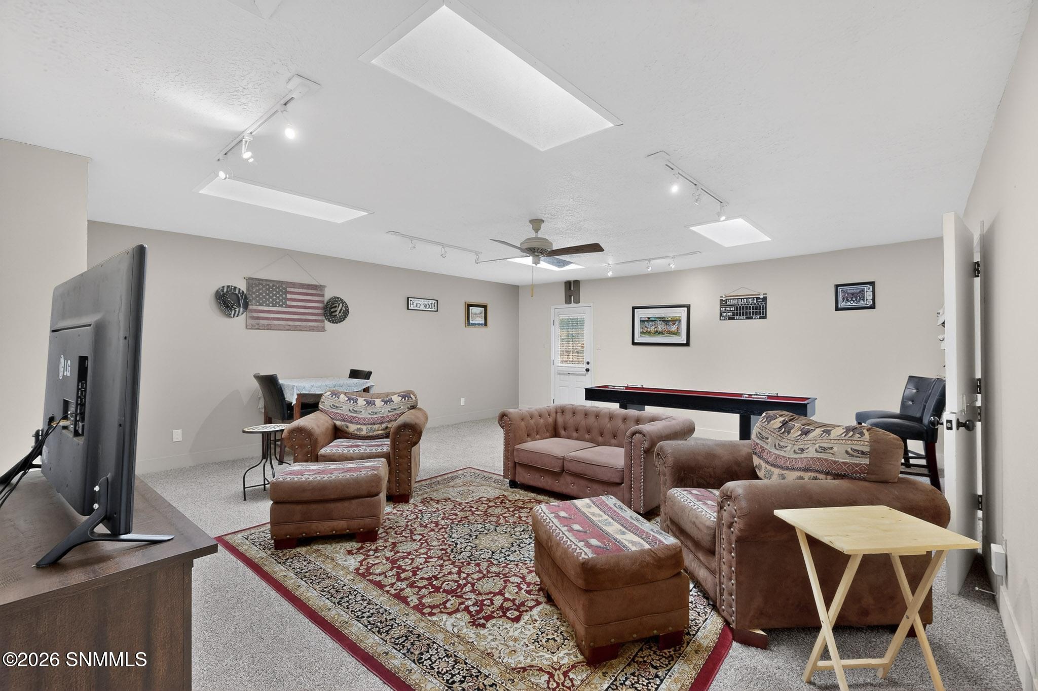 14b 11-3D-Casas-3041-Missouri-Ave-031920