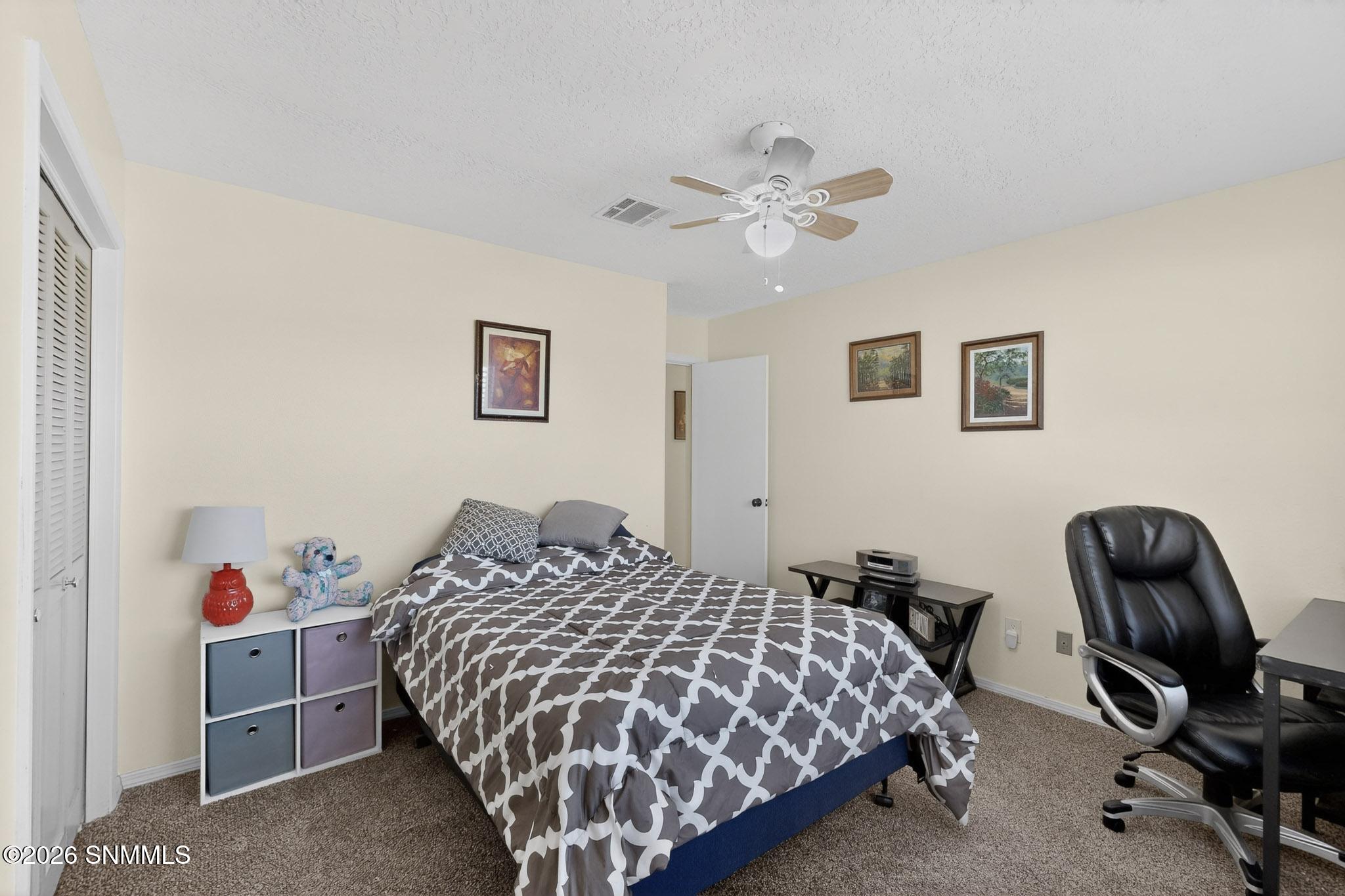 16 a 39-3D-Casas-3041-Missouri-Ave-03192