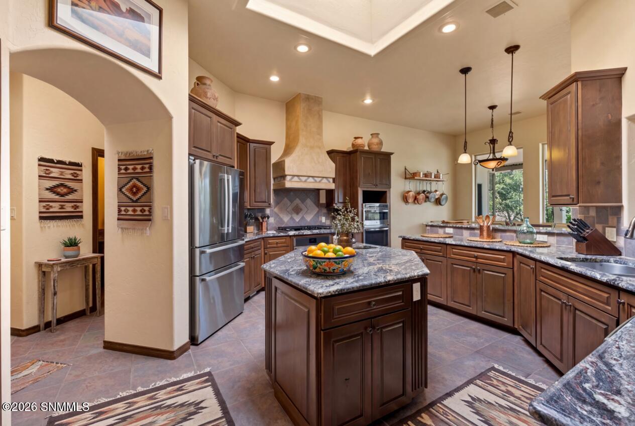 Kitchen with Decor (2)