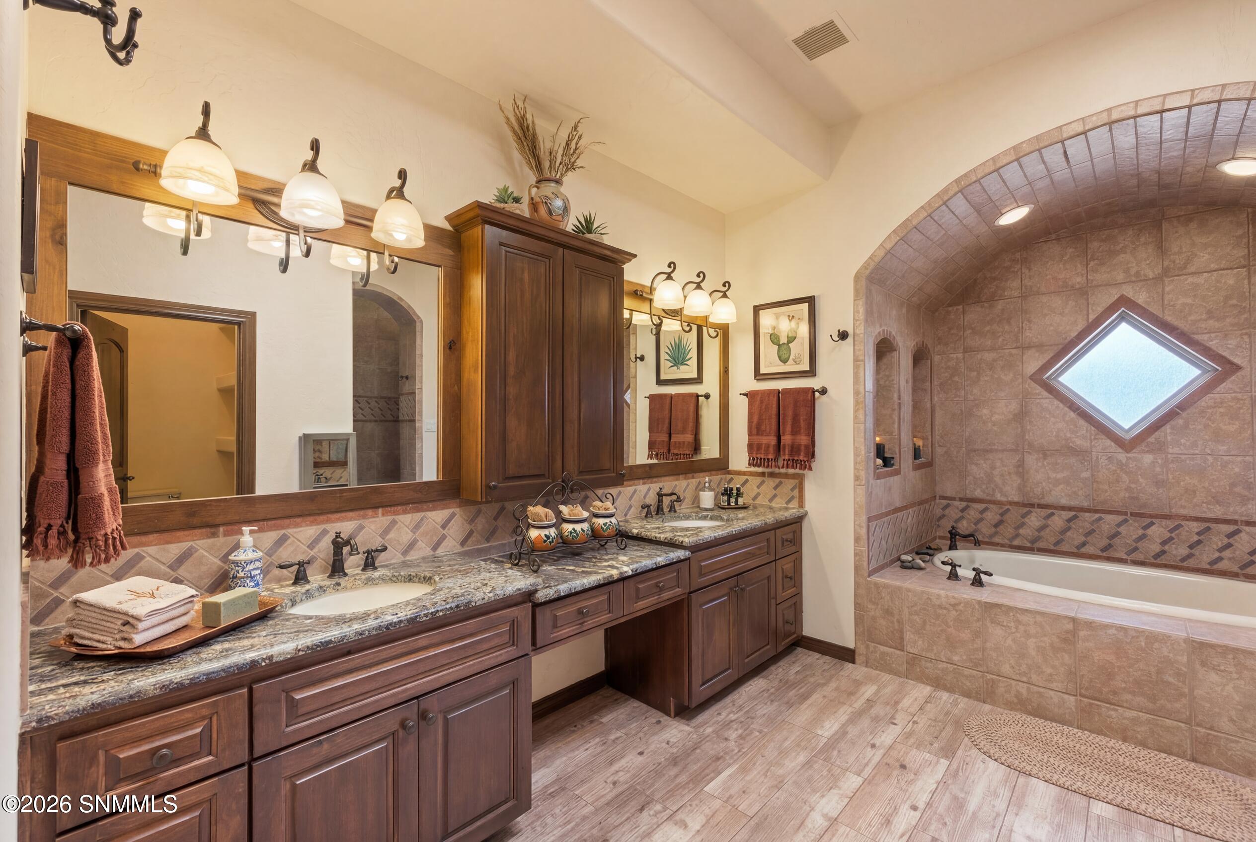Master Bath w Decor