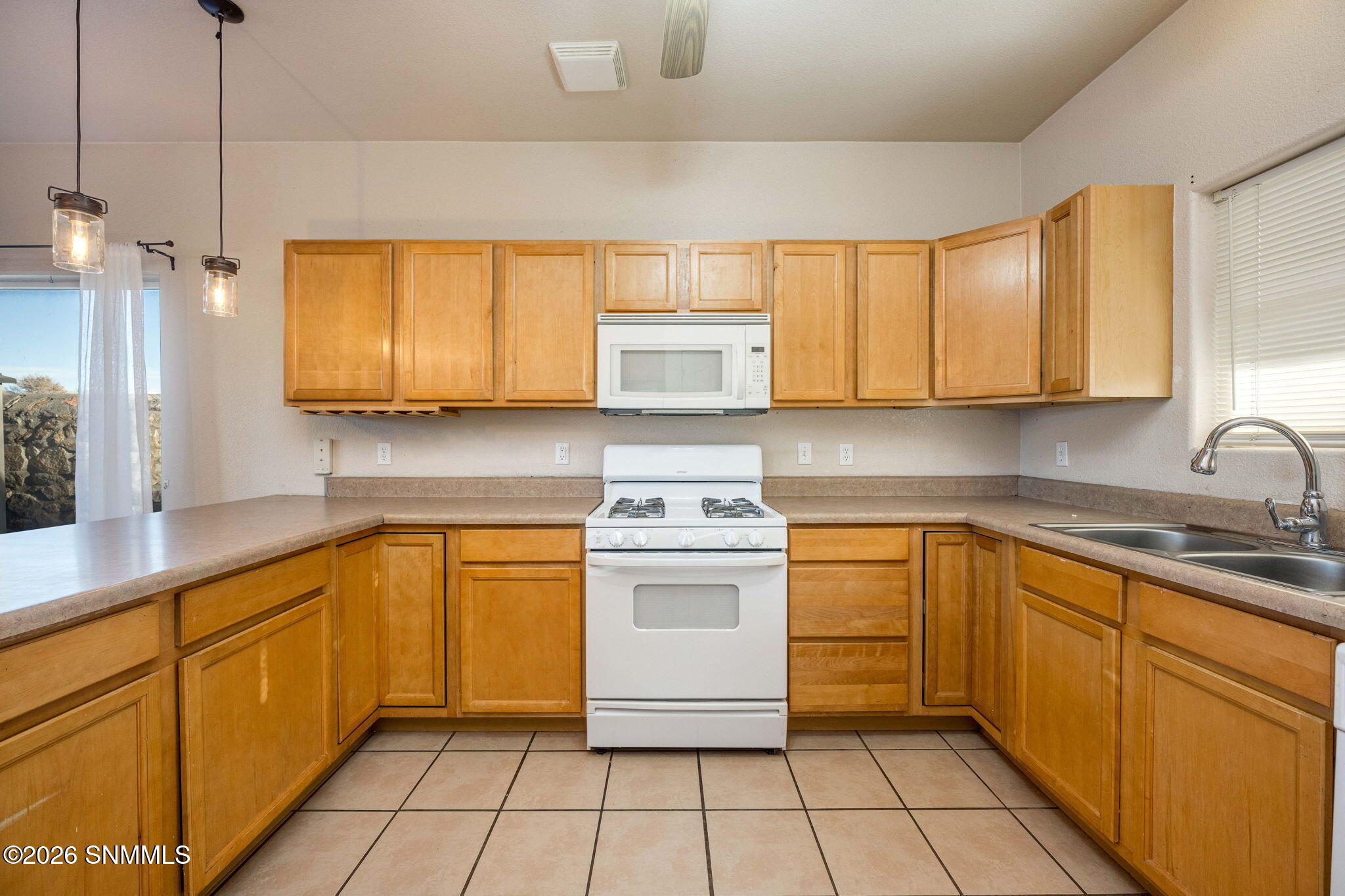 16-web-or-mls-Snappin Homes (Rimrock4626