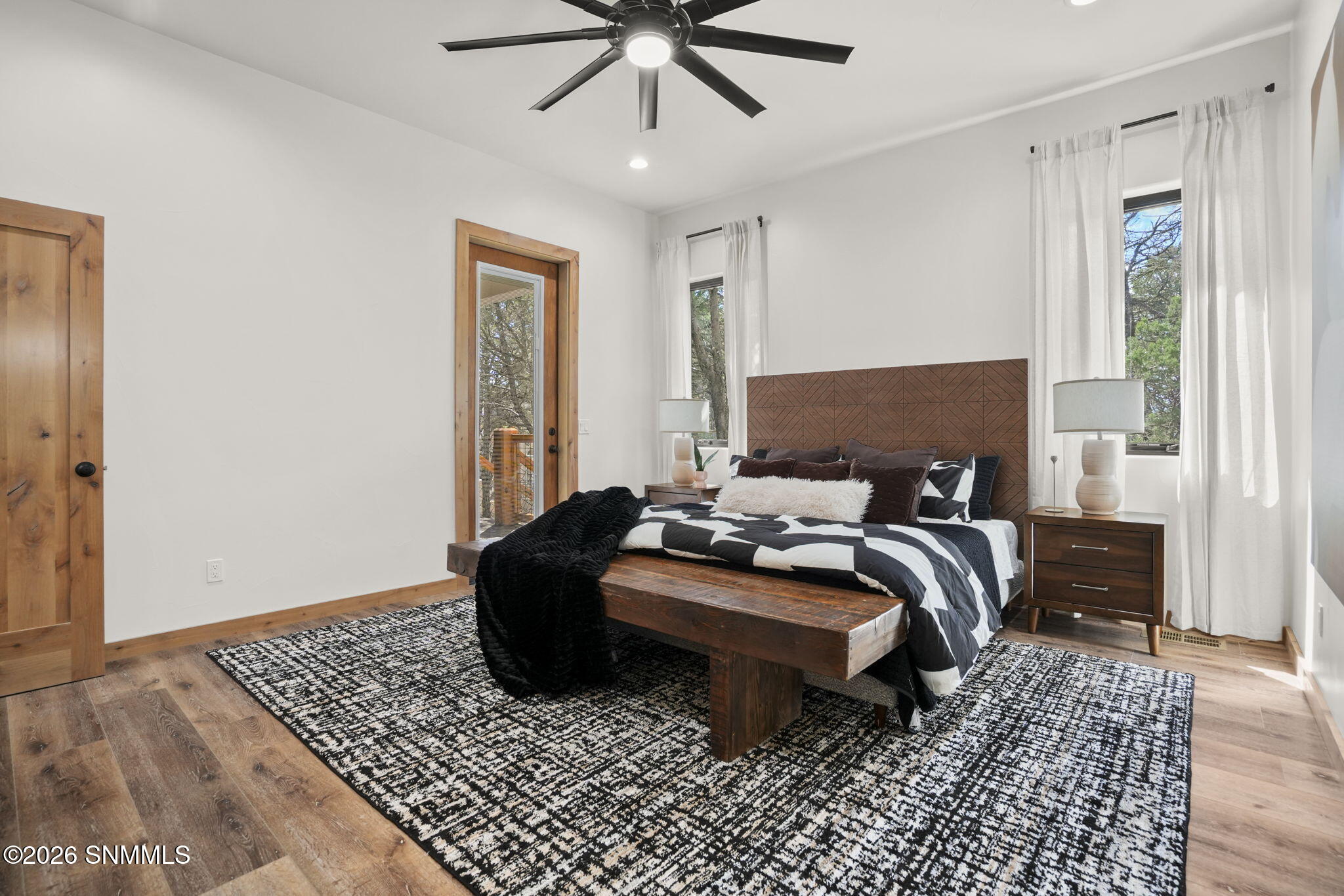208-Deer-Park-PrimaryRoom.jpg