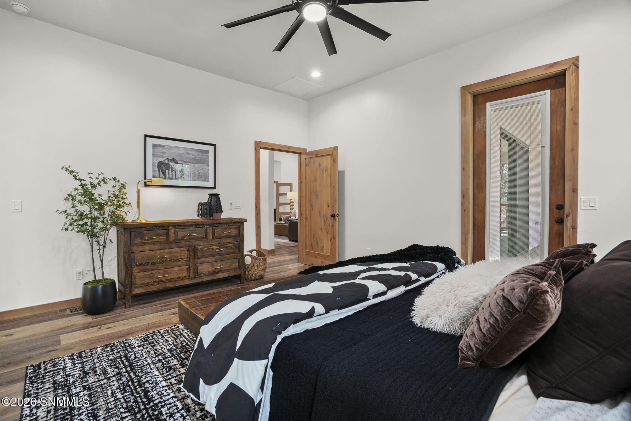 208-Deer-Park-PrimaryRoom.jpg