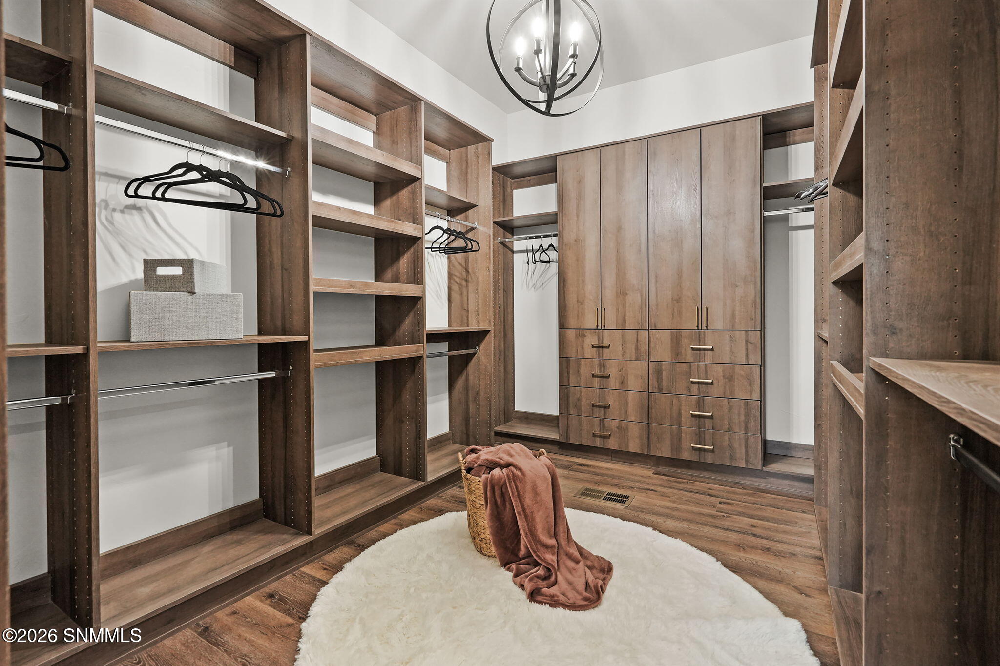 208-Deer-Park-Closet.jpg