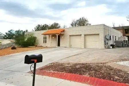 700 Sundown Court, Las Cruces, New Mexico 88011, 3 Bedrooms Bedrooms, ,2 BathroomsBathrooms,Residential,For Sale,Sundown,2601678