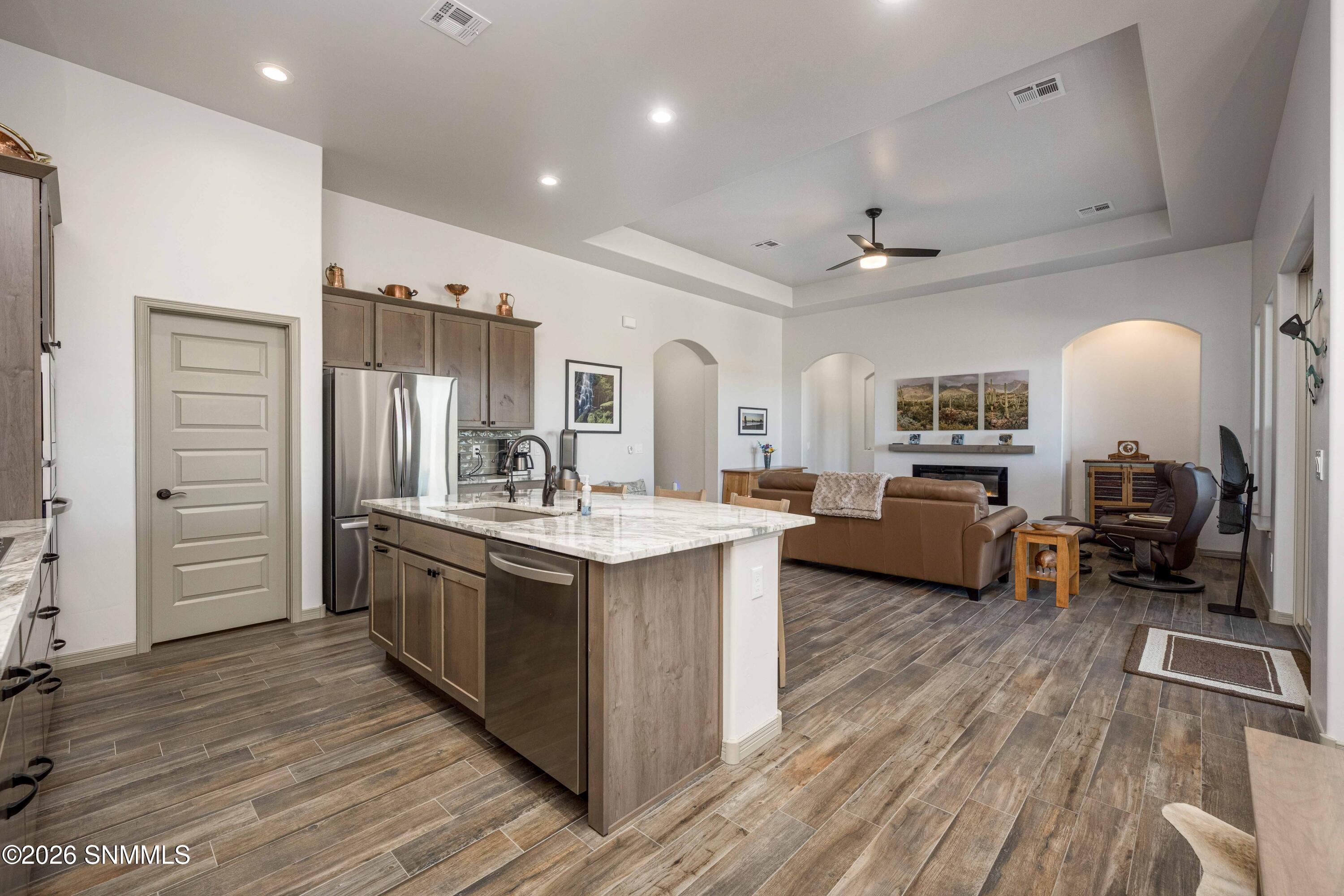 Snappin Homes (RoyalView3993)-16