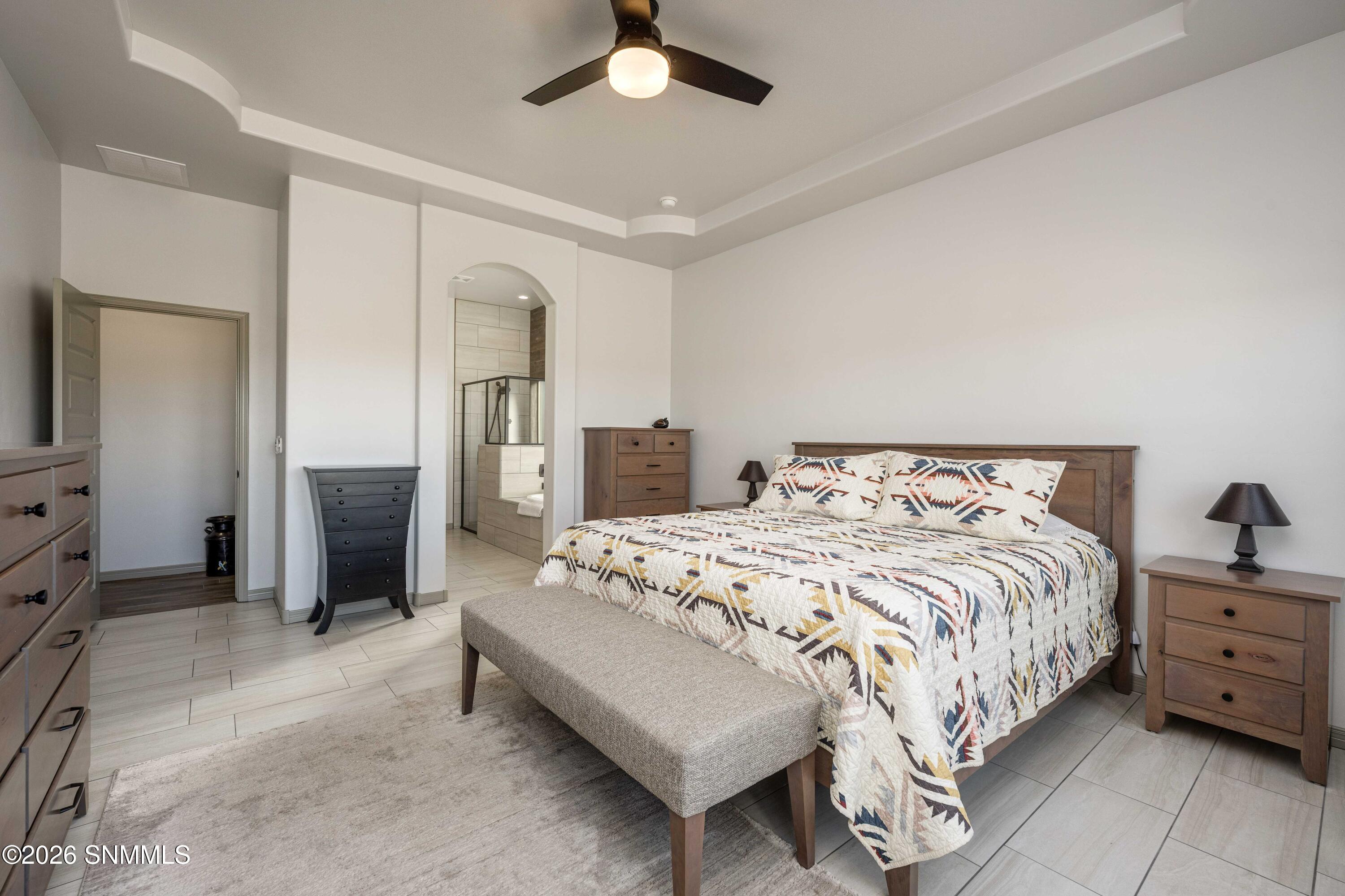 Snappin Homes (RoyalView3993)-24