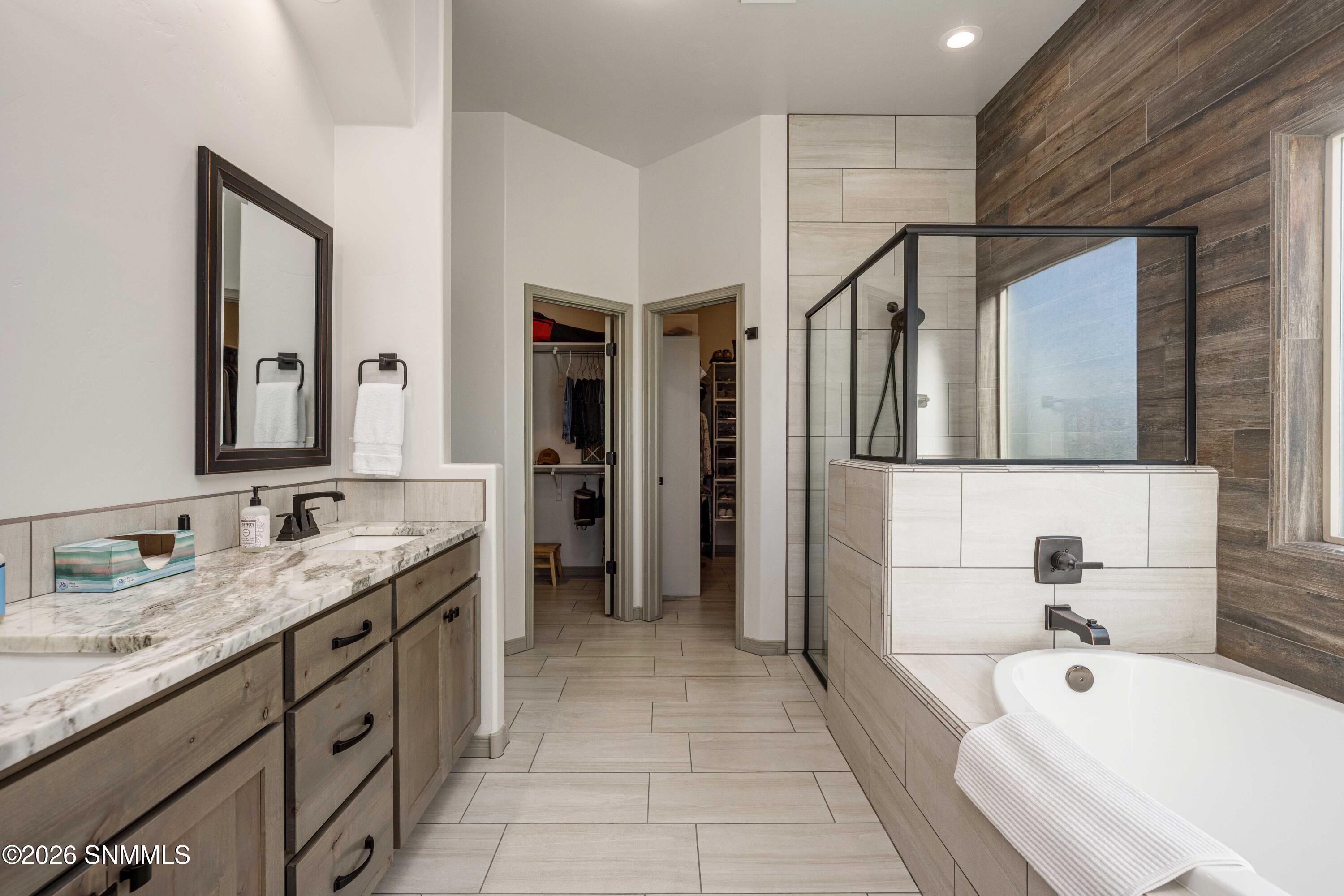 Snappin Homes (RoyalView3993)-26