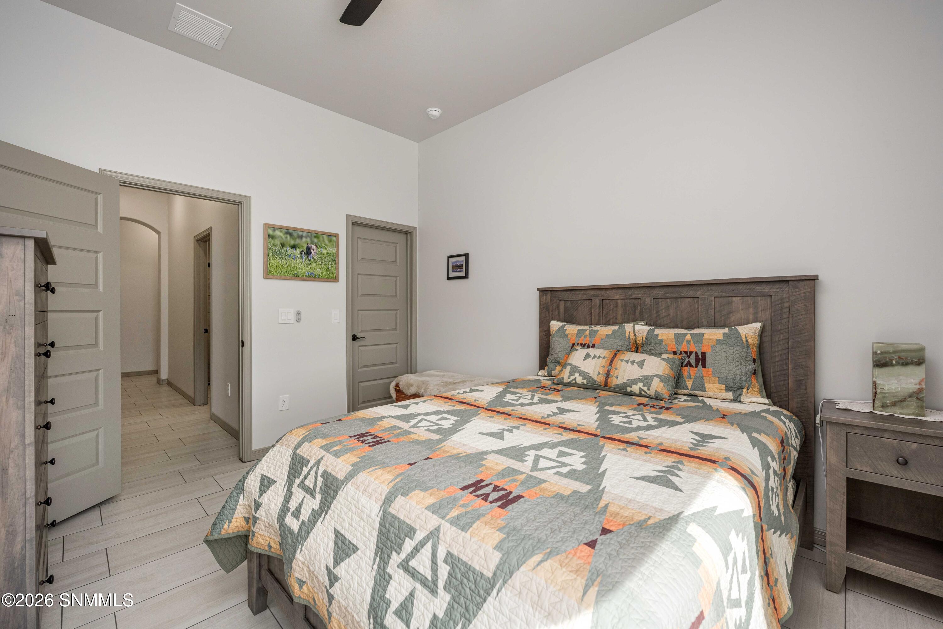 Snappin Homes (RoyalView3993)-40