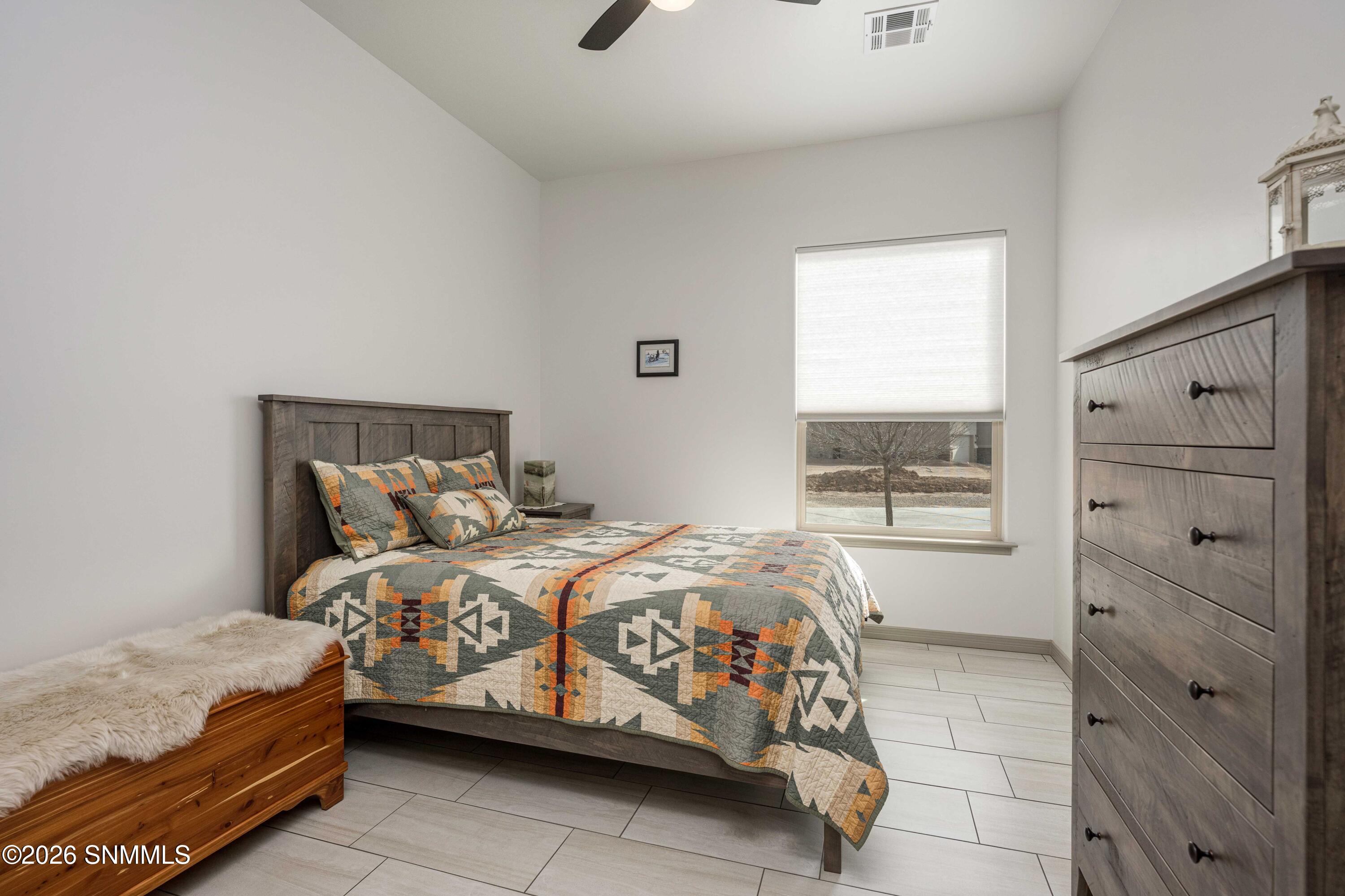 Snappin Homes (RoyalView3993)-39