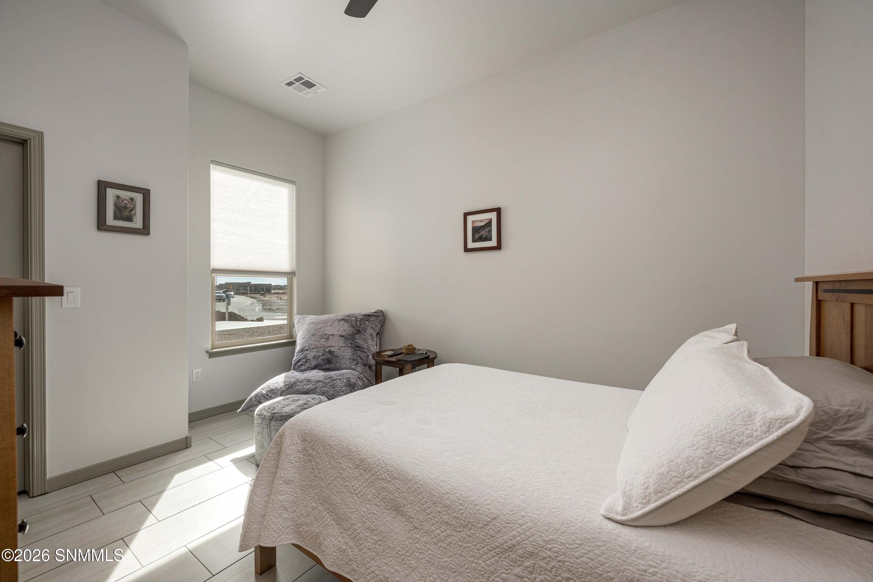 Snappin Homes (RoyalView3993)-37