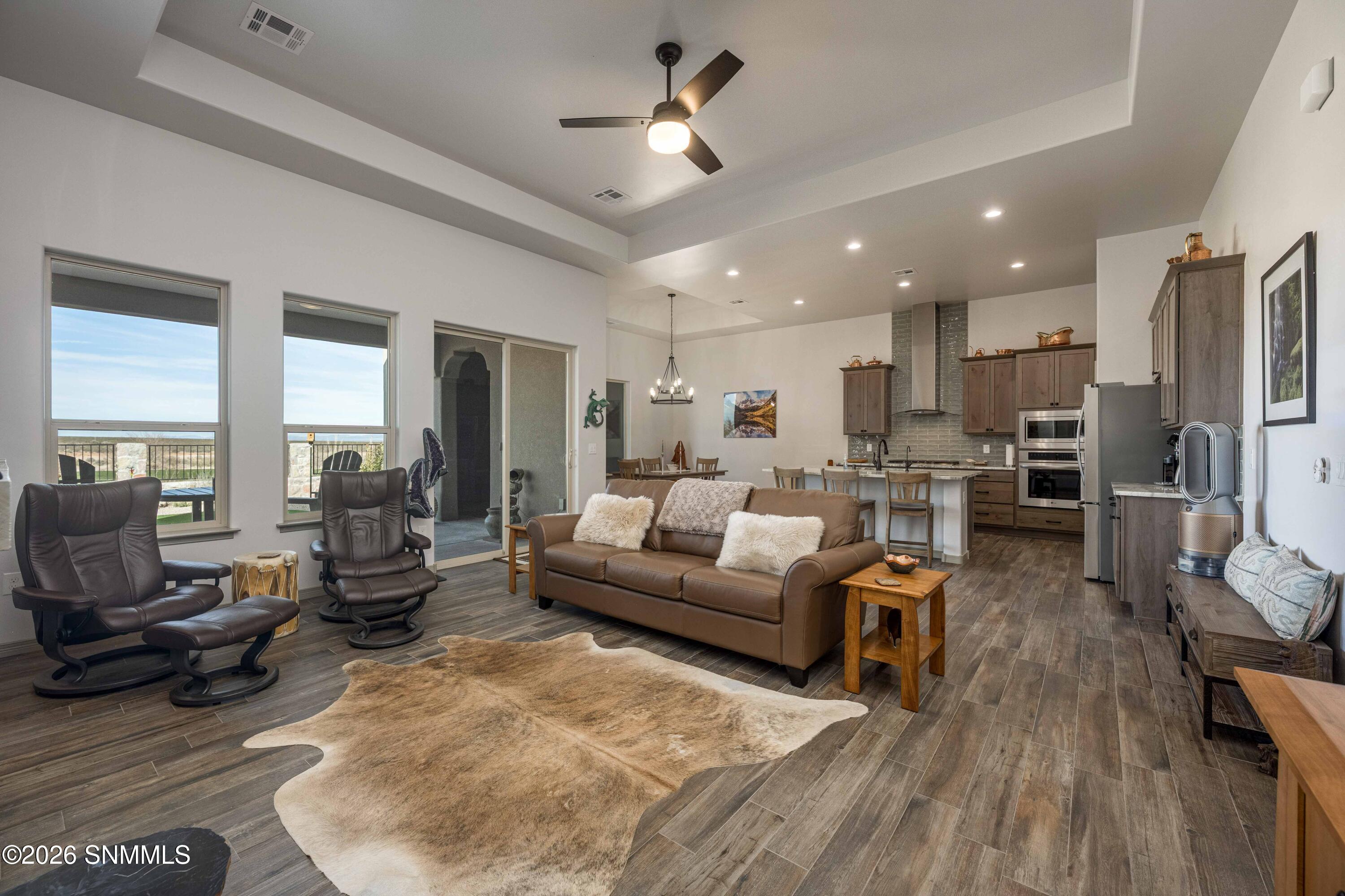 Snappin Homes (RoyalView3993)-10