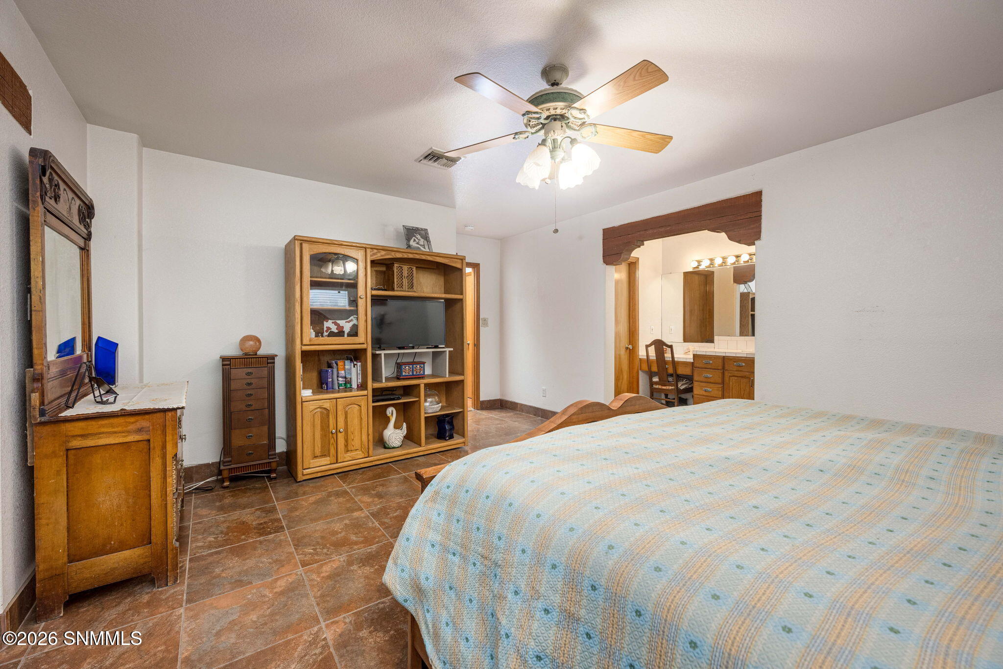 28-web-or-mls-Snappin Homes (Ironshoe945