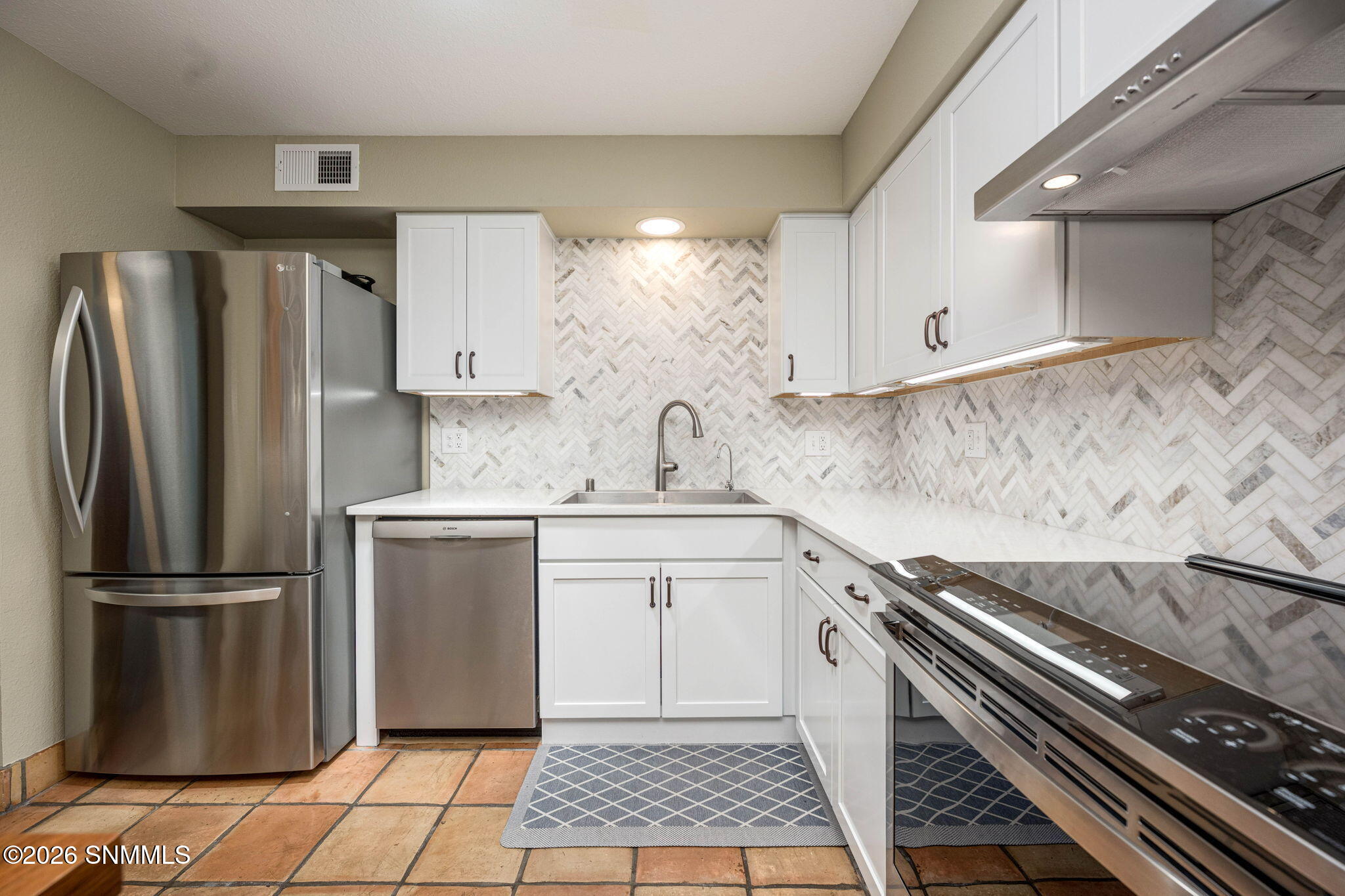 18-web-or-mls-Snappin Homes (Conway905-6