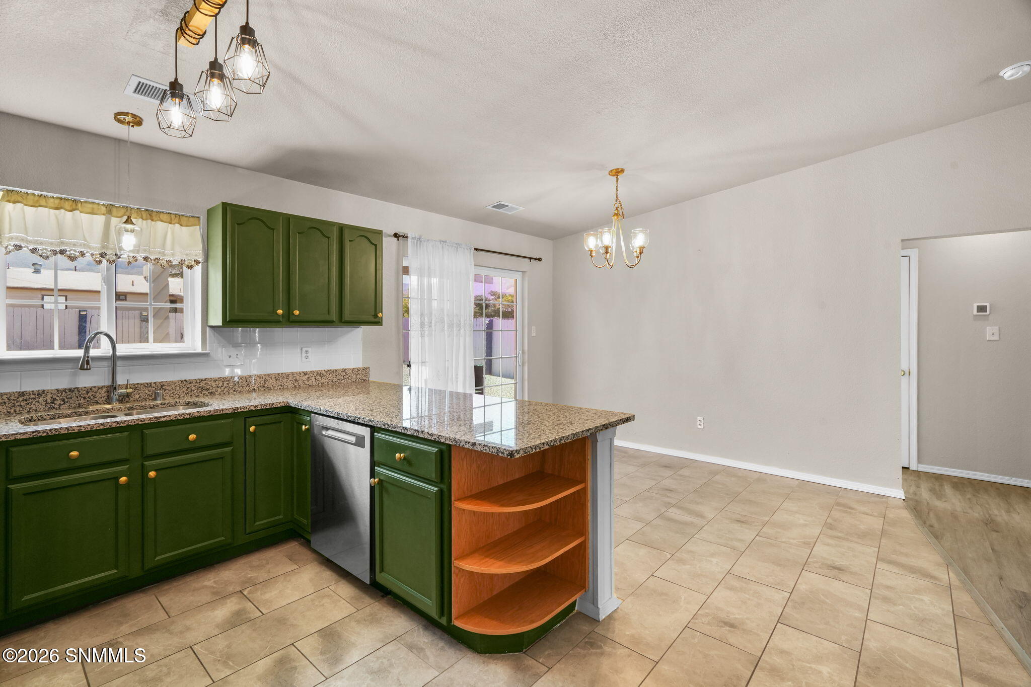 303 Santa Fe Dr-14