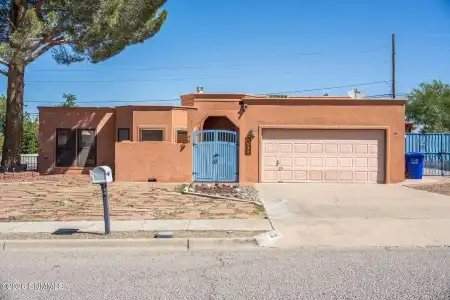 4046 Lilac Drive, Las Cruces, New Mexico 88005, 3 Bedrooms Bedrooms, ,2 BathroomsBathrooms,Residential,For Sale,Lilac,2601744