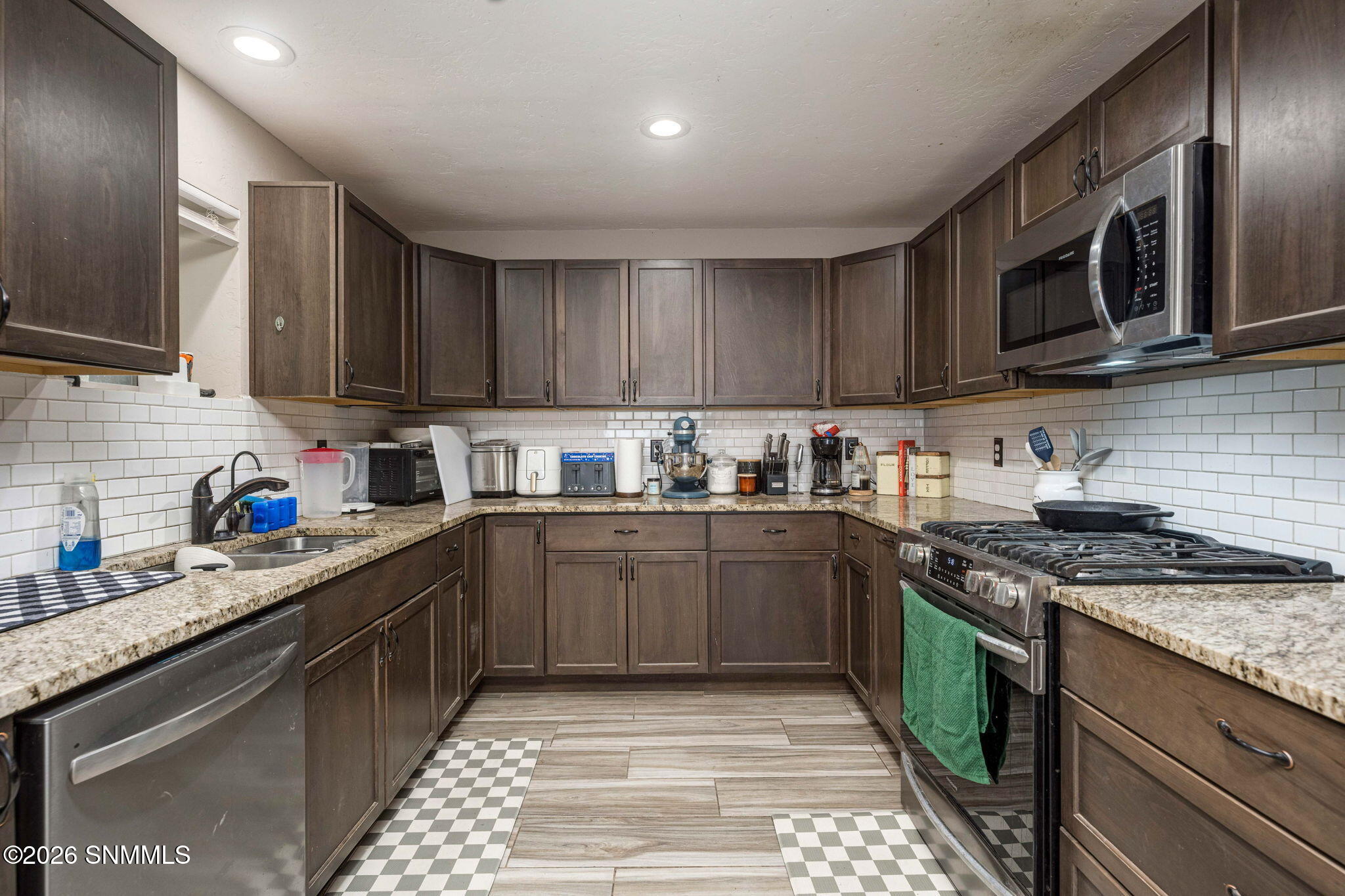 11-web-or-mls-Snappin Homes (Aries114)-1