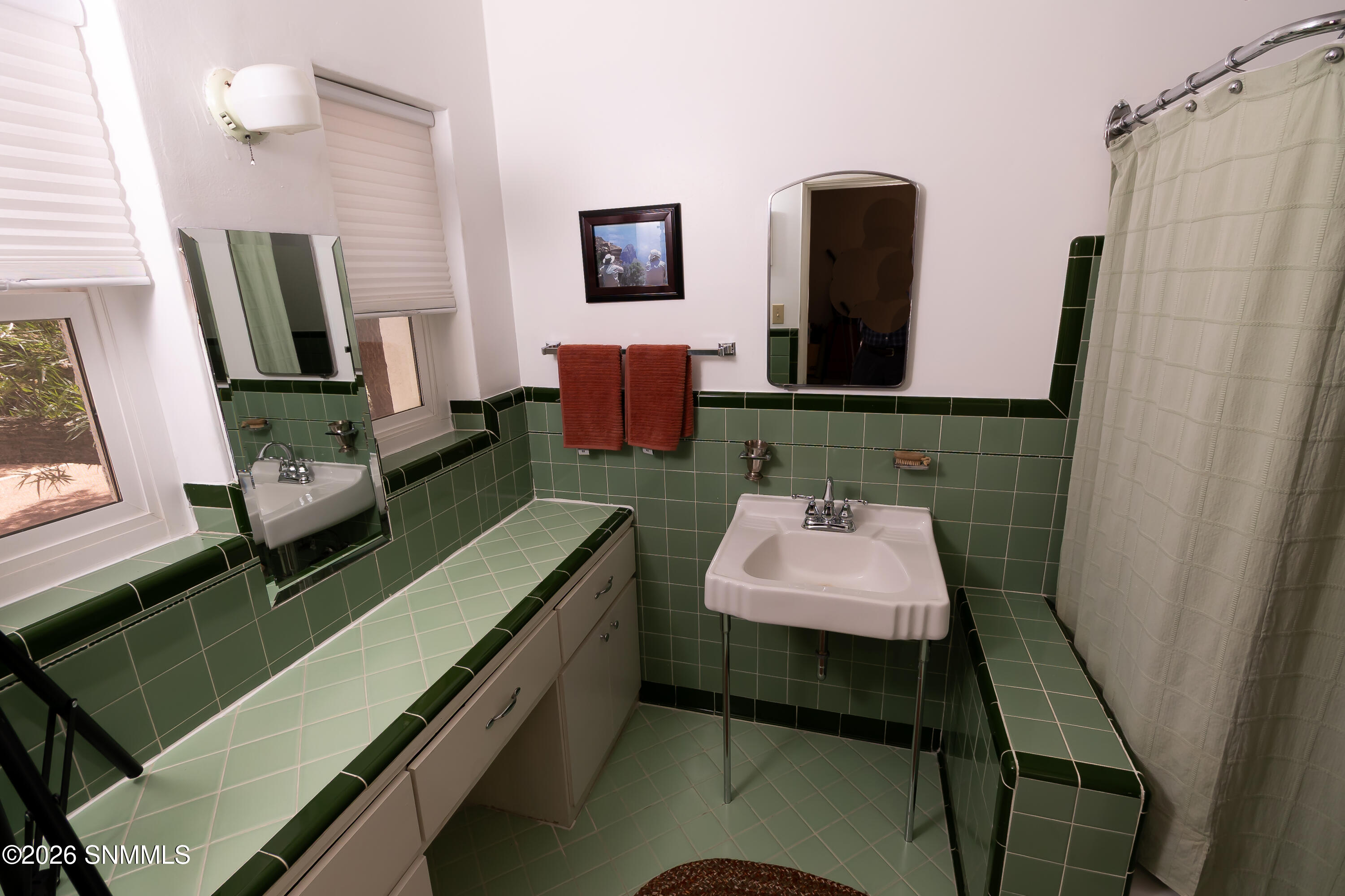Bed 2 bath "Green Bath"