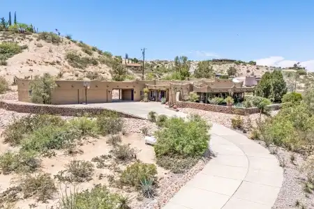 7301 Raasaf Circle, Las Cruces, New Mexico 88005, 4 Bedrooms Bedrooms, ,2 BathroomsBathrooms,Residential,For Sale,Raasaf,2601793