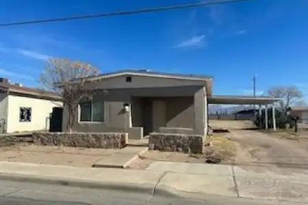 615 Espina Street, Las Cruces, New Mexico 88001, 2 Bedrooms Bedrooms, ,0.75 BathroomBathrooms,Residential Lease,For Rent,Espina,2601799