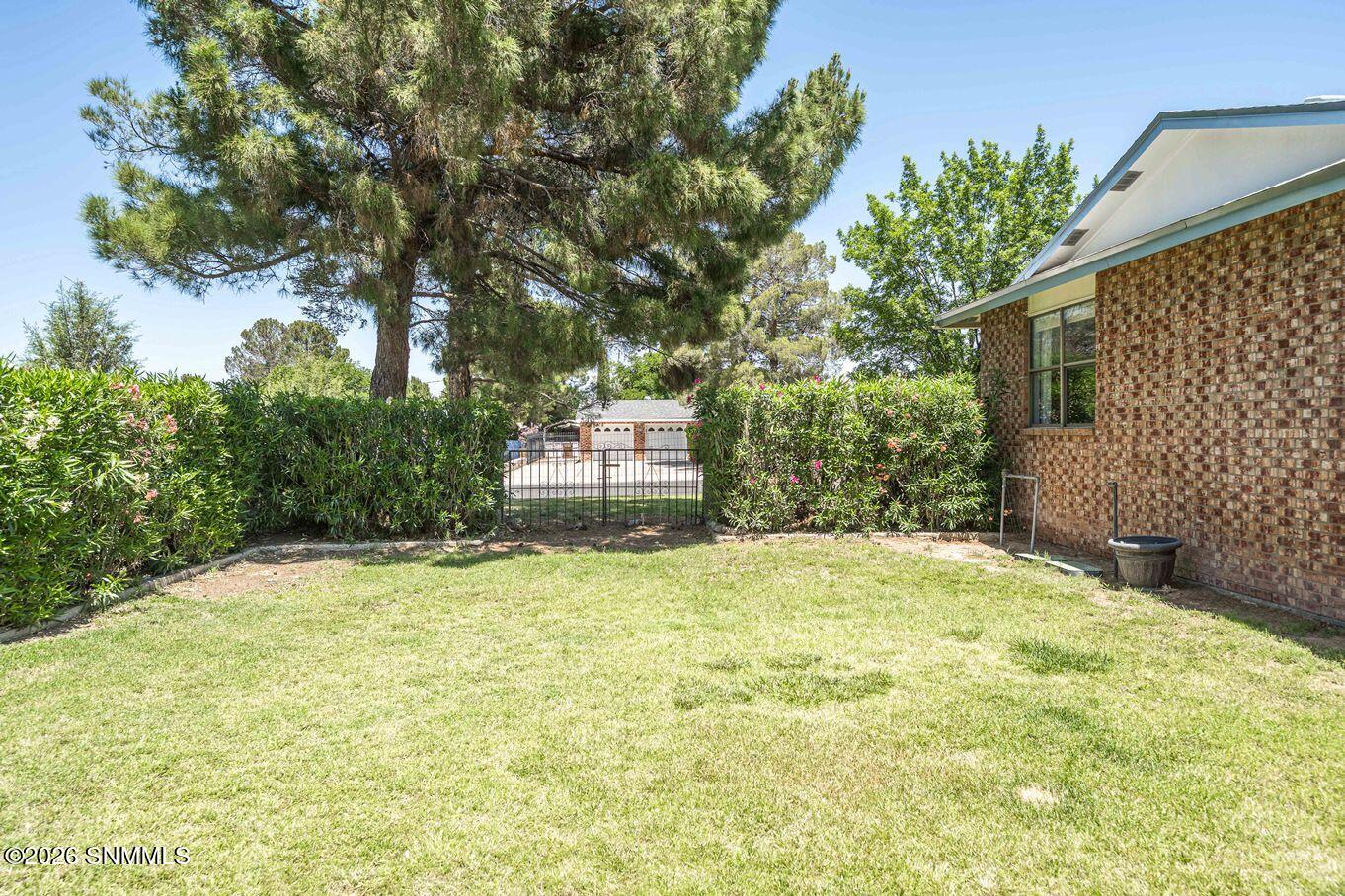 50-Side Yard - 612 Lenox Ave