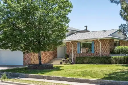 612 Lenox Avenue, Las Cruces, New Mexico 88005, 4 Bedrooms Bedrooms, ,2.75 BathroomsBathrooms,Residential,For Sale,Lenox,2601830