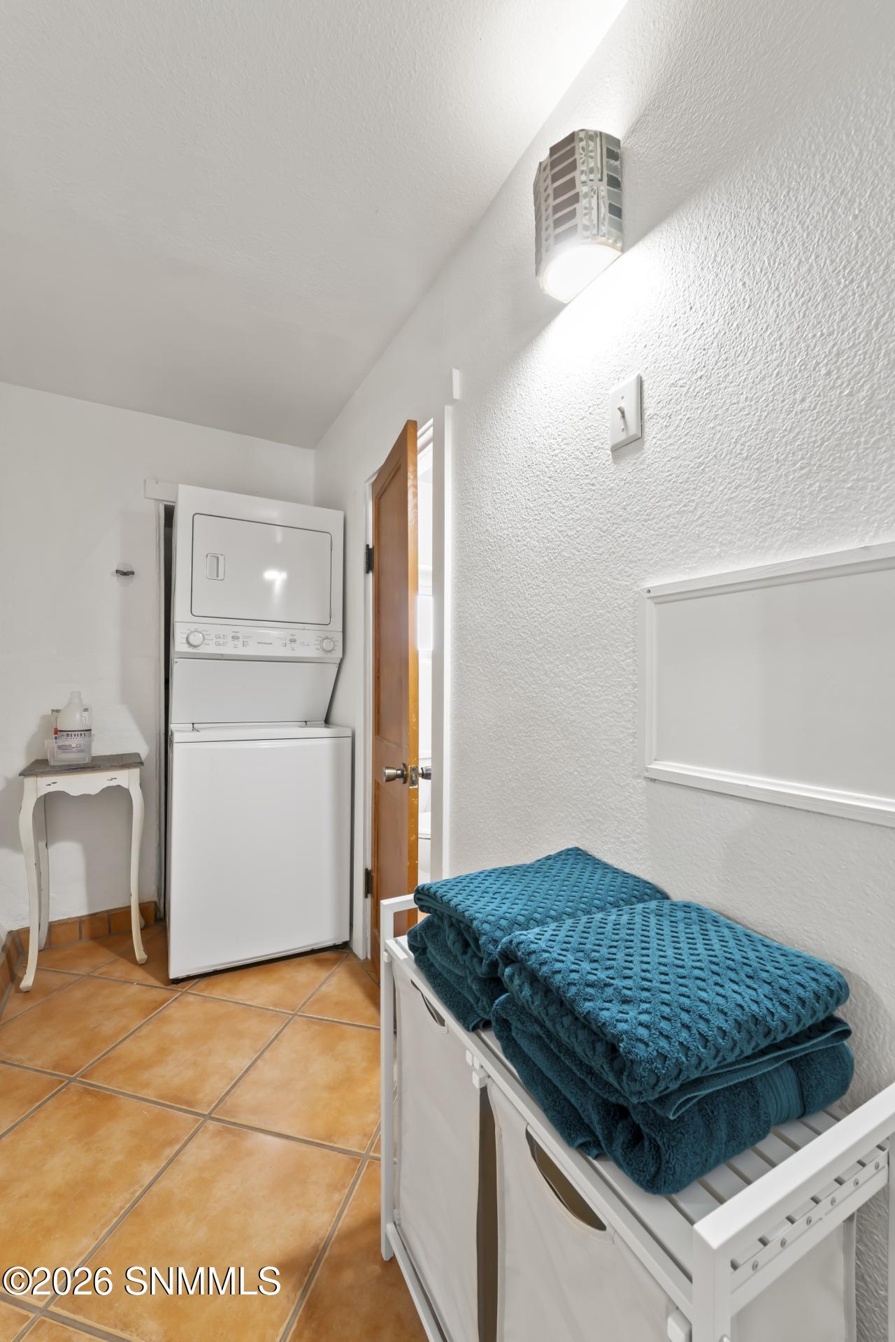 Hommati.com-393_E_San_Miguel_St_NM-06-12