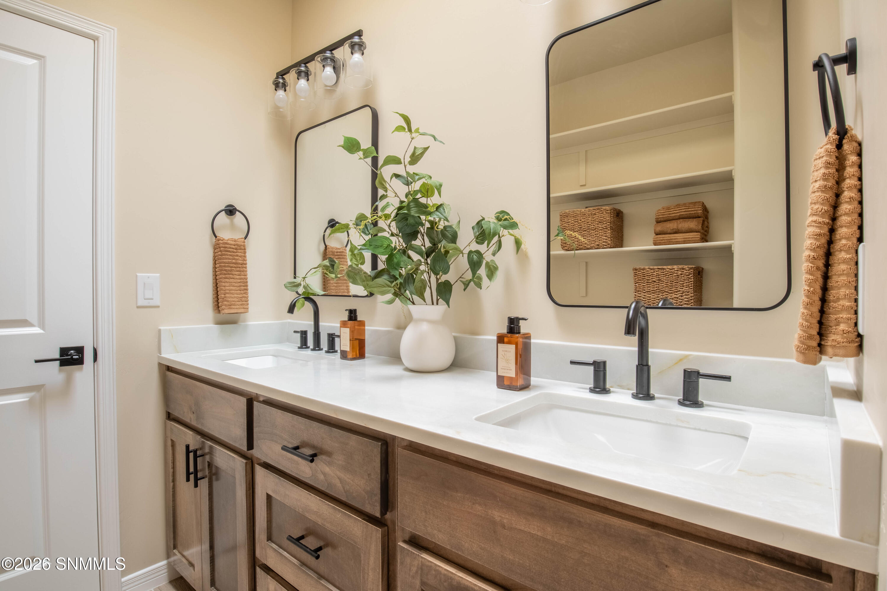 3541Belmont-37